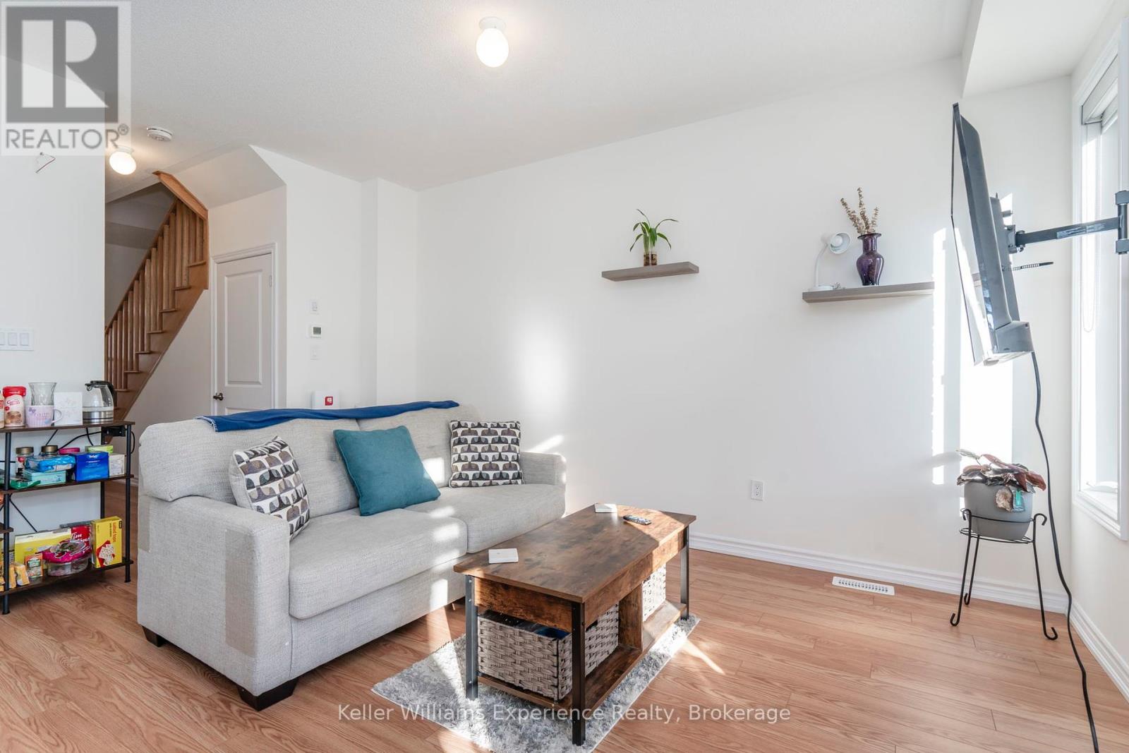 12 Durham Avenue, Barrie, Ontario  L9J 0W7 - Photo 15 - S12446538