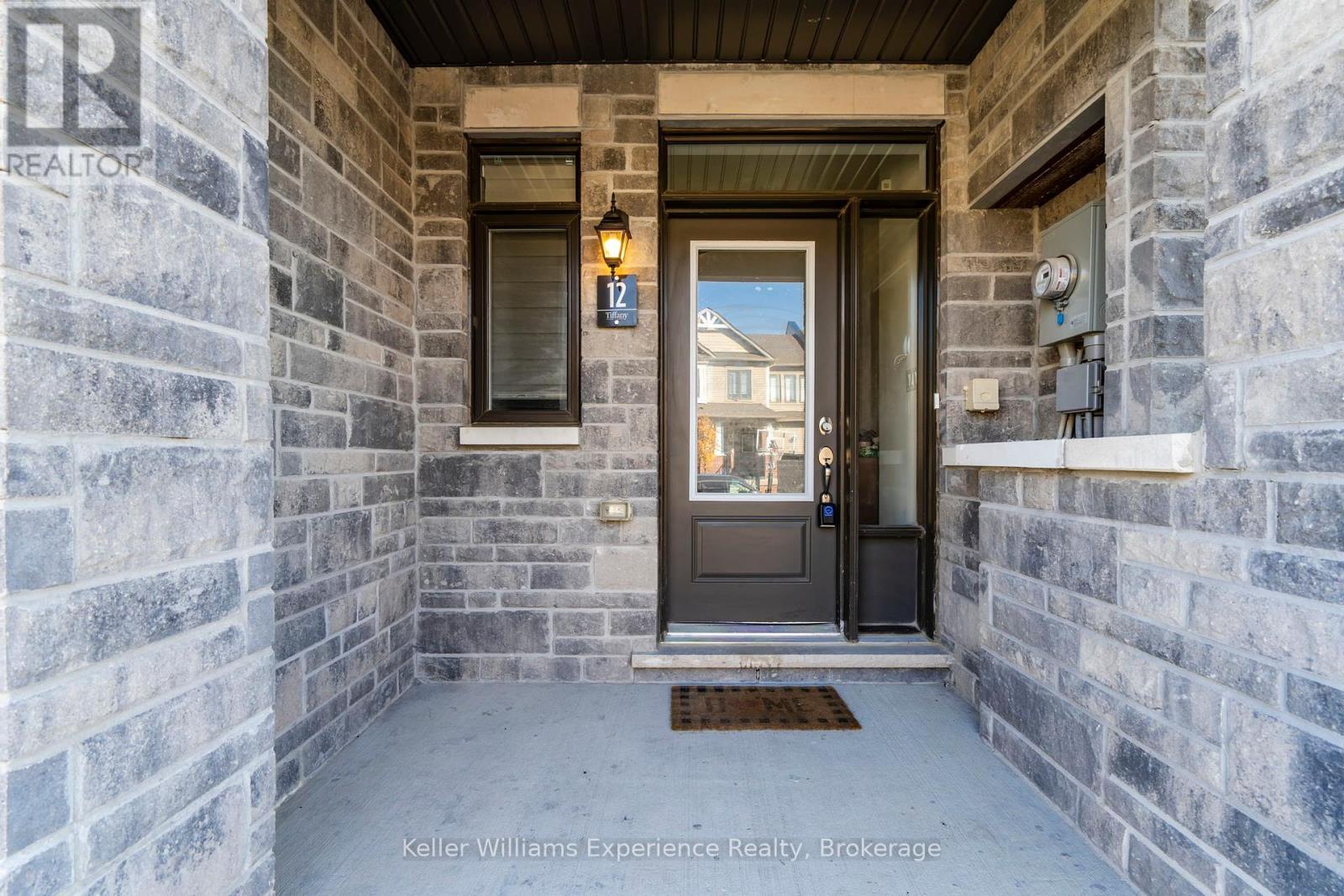 12 Durham Avenue, Barrie, Ontario  L9J 0W7 - Photo 3 - S12446538
