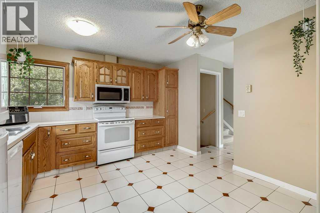 16 Ridgegate Way Sw, Airdrie, Alberta  T4B 1B1 - Photo 7 - A2261111