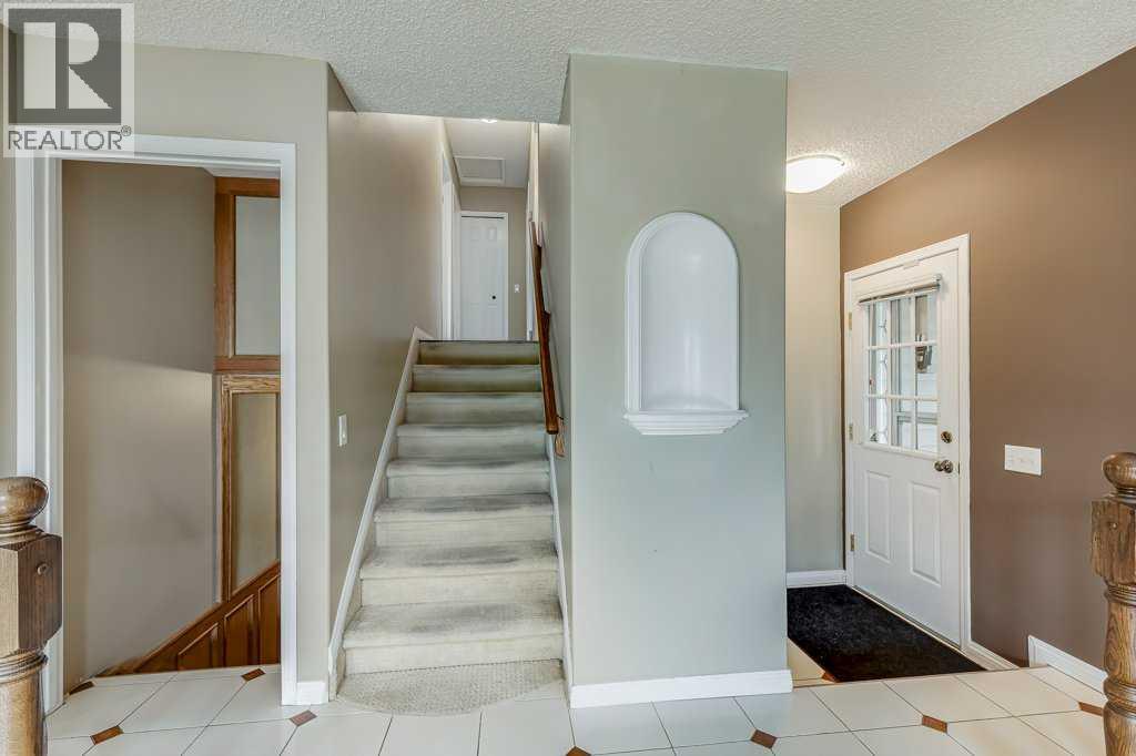 16 Ridgegate Way Sw, Airdrie, Alberta  T4B 1B1 - Photo 9 - A2261111