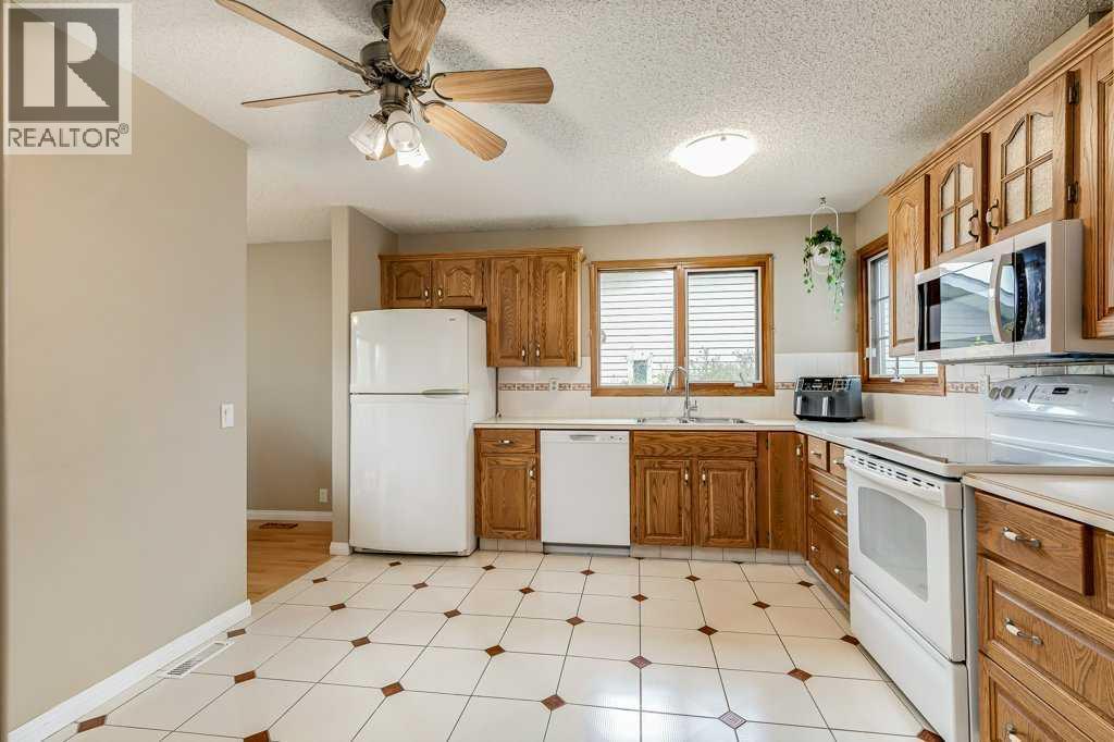 16 Ridgegate Way Sw, Airdrie, Alberta  T4B 1B1 - Photo 8 - A2261111