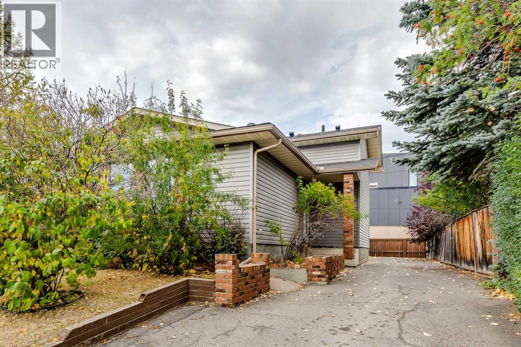 16 Ridgegate Way Sw, Airdrie, Alberta  T4B 1B1 - Photo 1 - A2261111