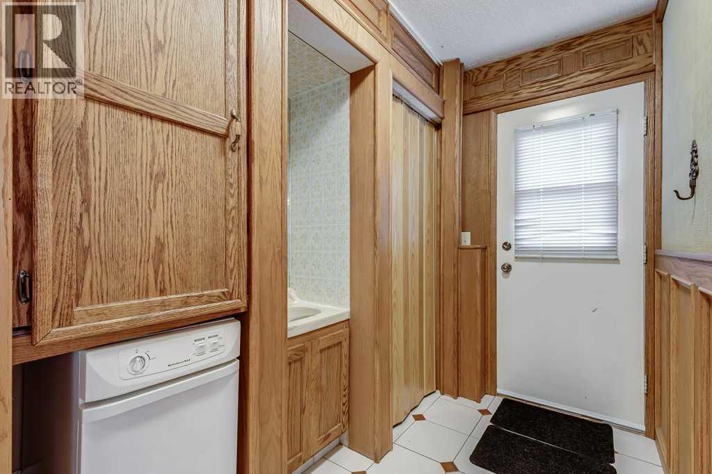 16 Ridgegate Way Sw, Airdrie, Alberta  T4B 1B1 - Photo 23 - A2261111