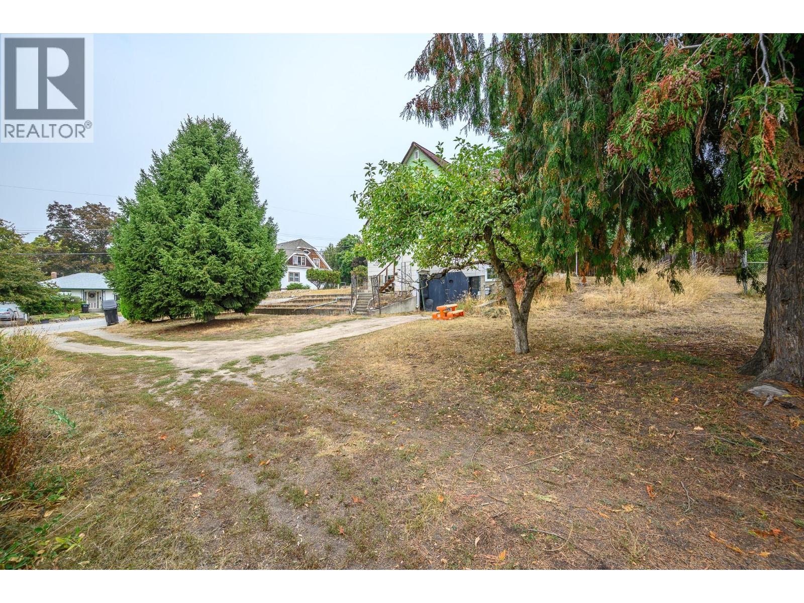 2004 37 Avenue, Vernon, British Columbia  V1T 2X1 - Photo 10 - 10364619