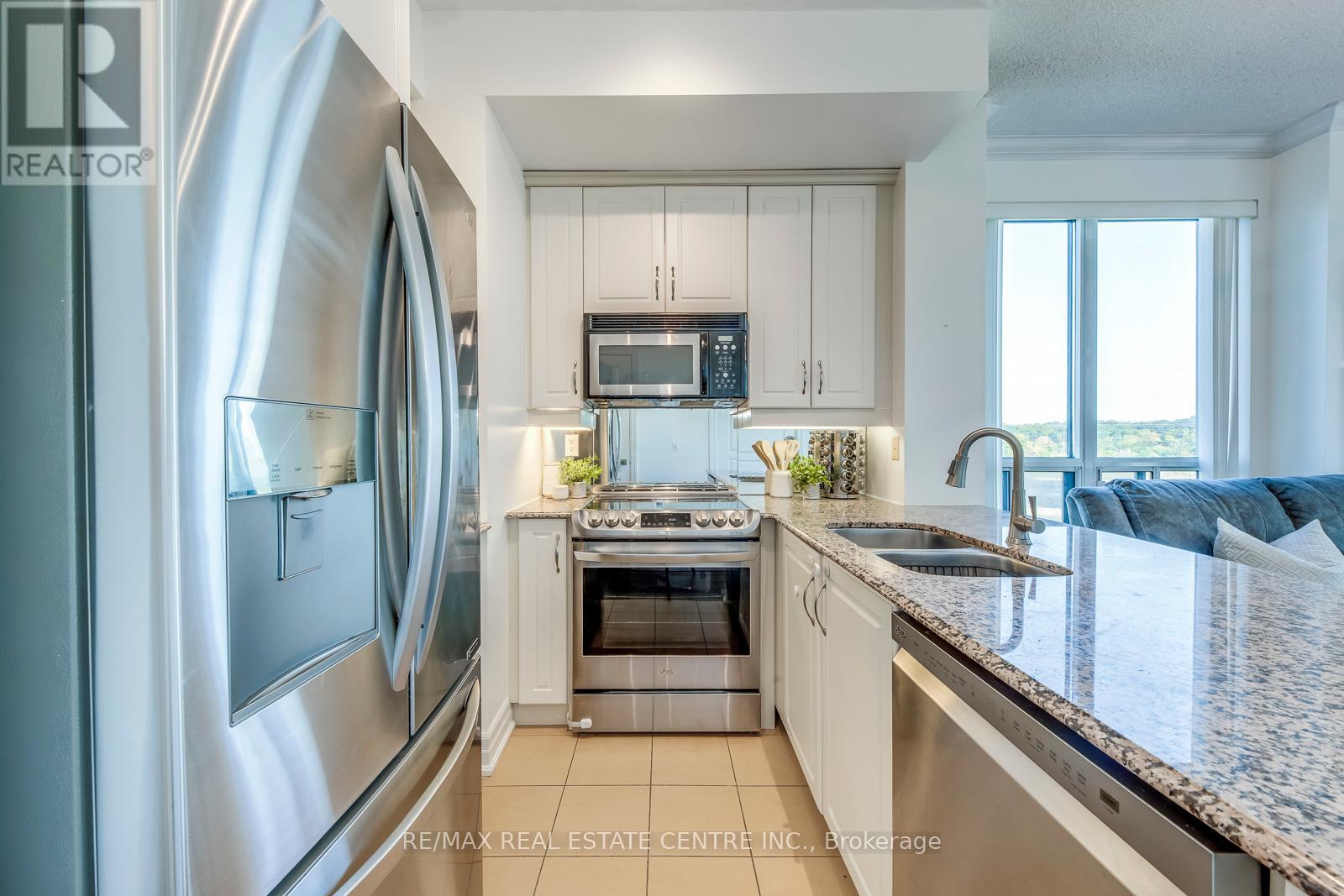 401 - 2087 Lake Shore Boulevard W, Toronto (Mimico), Ontario  M8V 4G3 - Photo 12 - W12446300