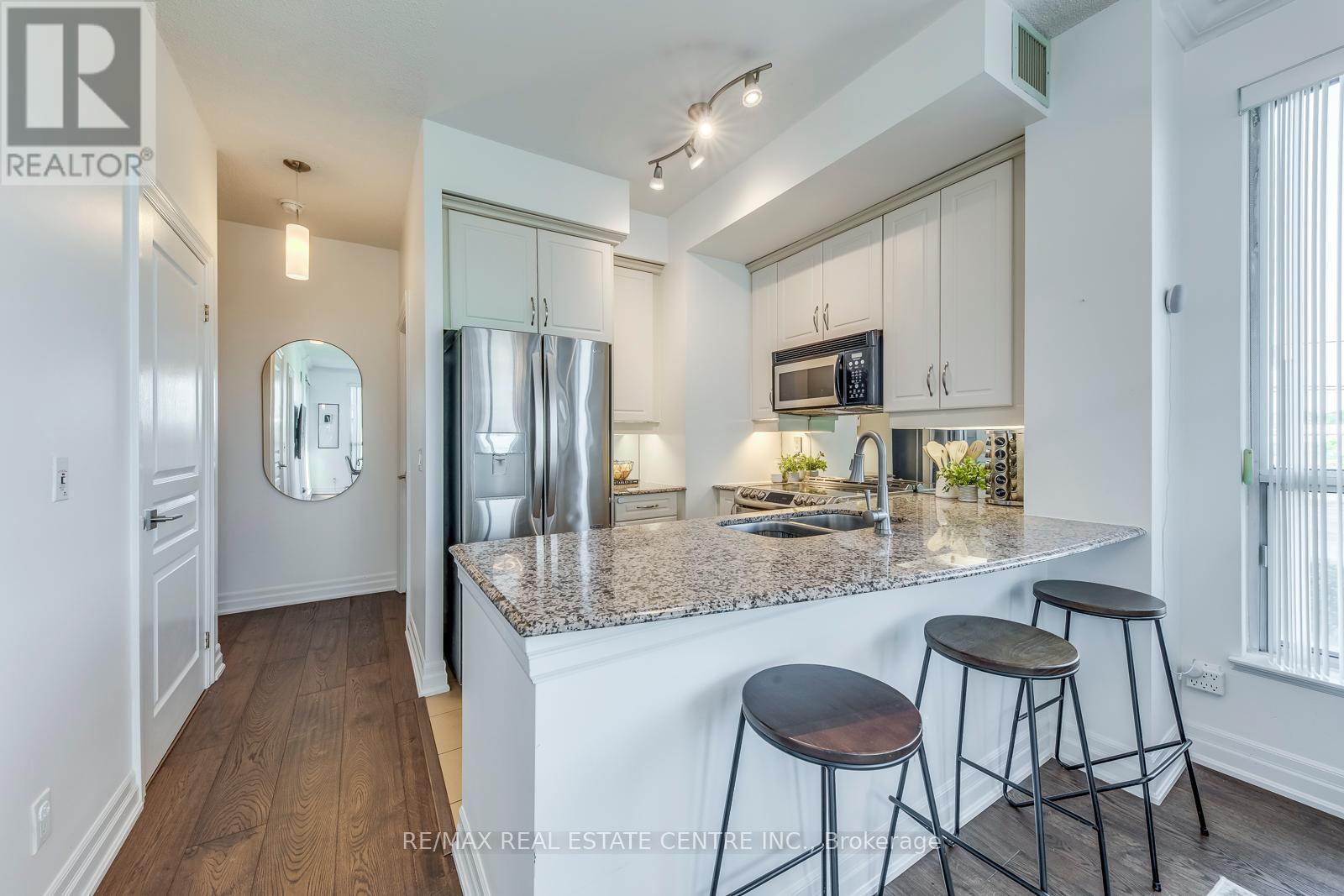 401 - 2087 Lake Shore Boulevard W, Toronto (Mimico), Ontario  M8V 4G3 - Photo 14 - W12446300