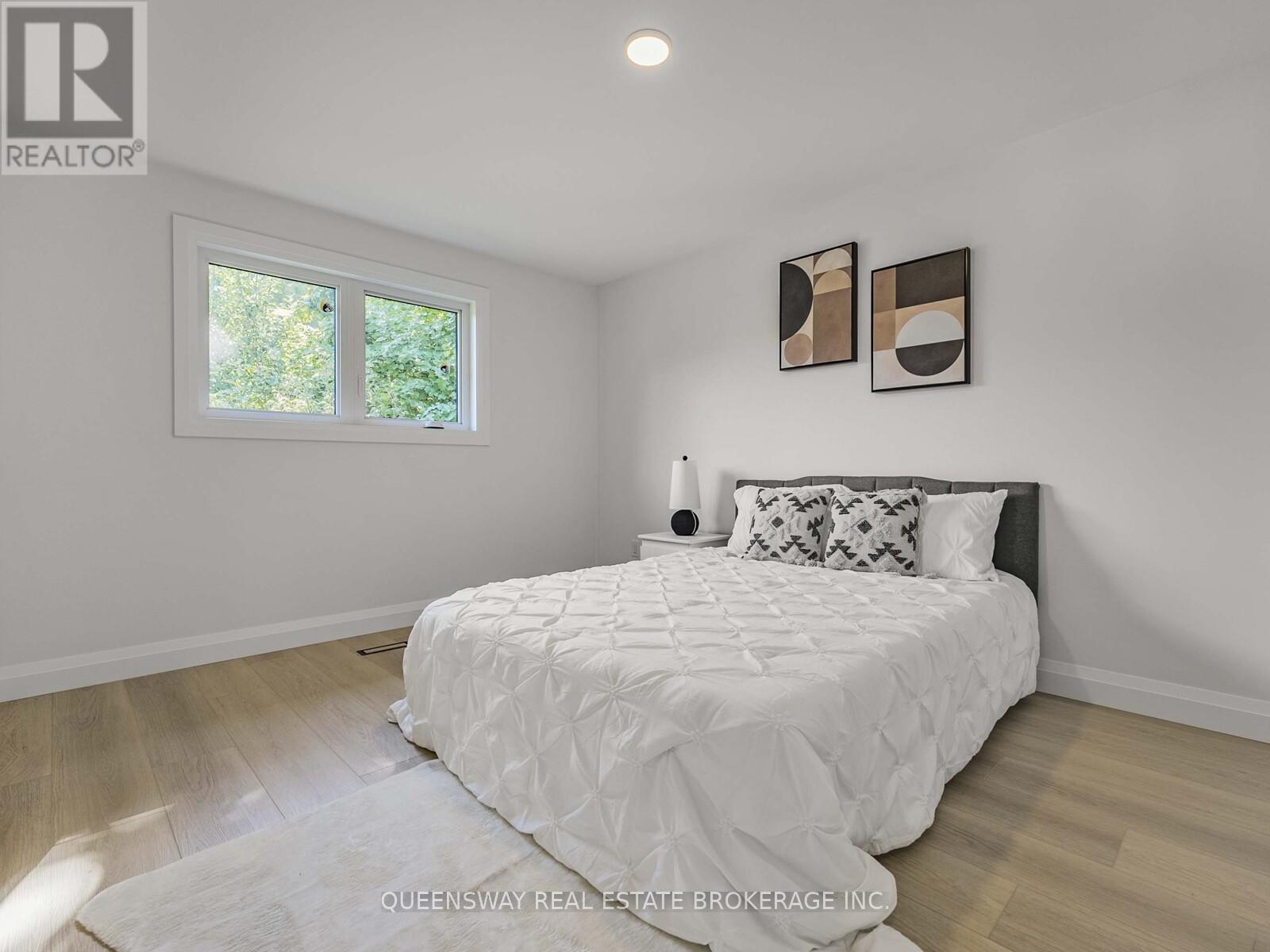 1128 Pinegrove Road, Oakville (Wo West), Ontario  L6L 2W6 - Photo 18 - W12446307