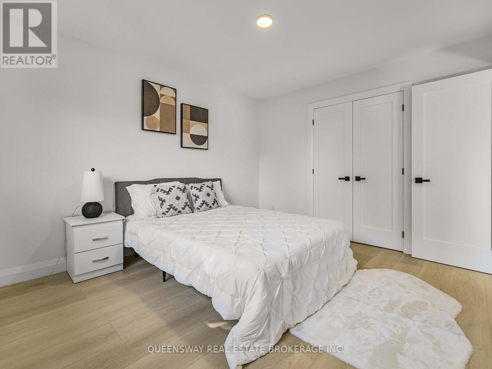 1128 Pinegrove Road, Oakville (Wo West), Ontario  L6L 2W6 - Photo 19 - W12446307