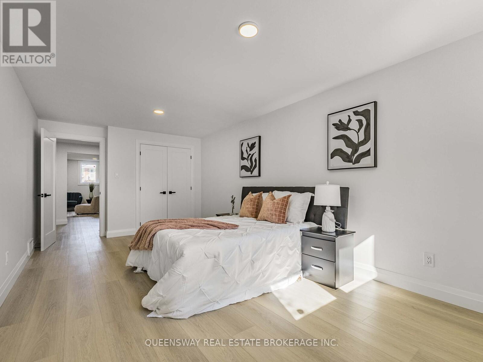 1128 Pinegrove Road, Oakville (Wo West), Ontario  L6L 2W6 - Photo 24 - W12446307