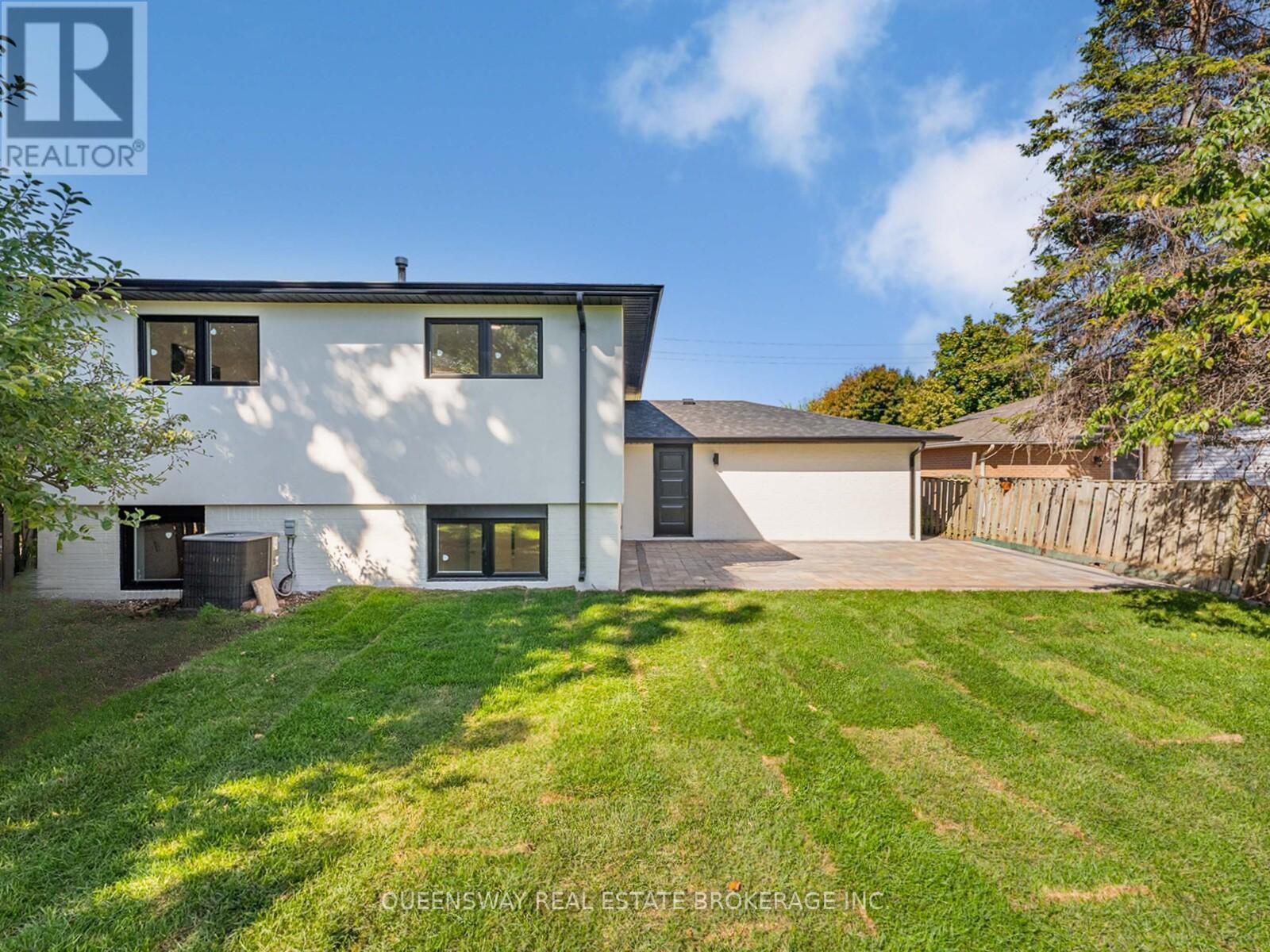 1128 Pinegrove Road, Oakville (Wo West), Ontario  L6L 2W6 - Photo 34 - W12446307