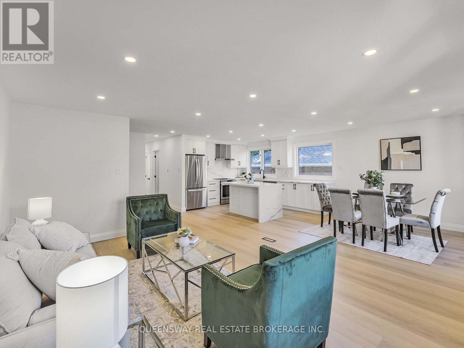 1128 Pinegrove Road, Oakville (Wo West), Ontario  L6L 2W6 - Photo 4 - W12446307