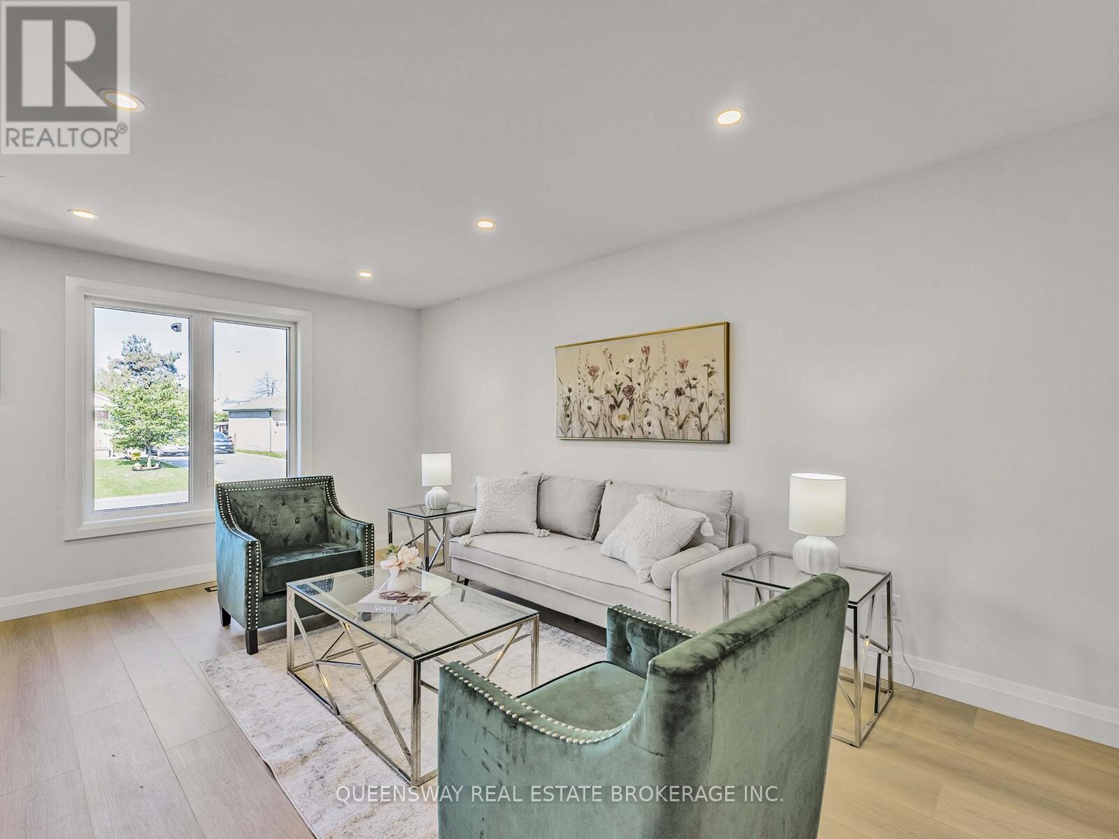 1128 Pinegrove Road, Oakville (Wo West), Ontario  L6L 2W6 - Photo 7 - W12446307