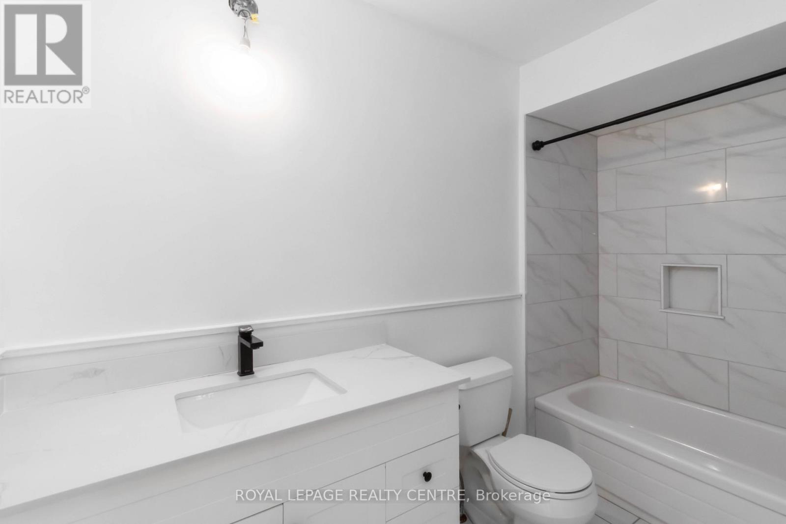 4272 Tea Garden Circle, Mississauga (Creditview), Ontario  L5B 2W8 - Photo 15 - W12446311