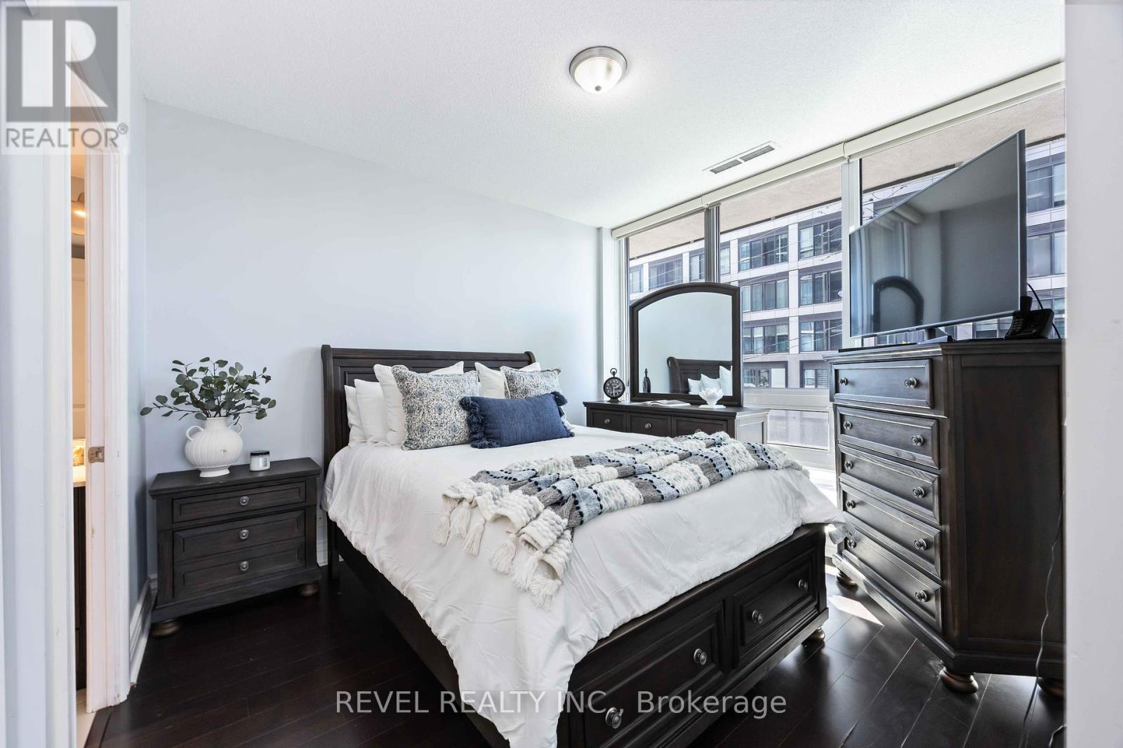 209 - 1185 The Queensway, Toronto, Ontario  M8Z 0C6 - Photo 6 - W12446324