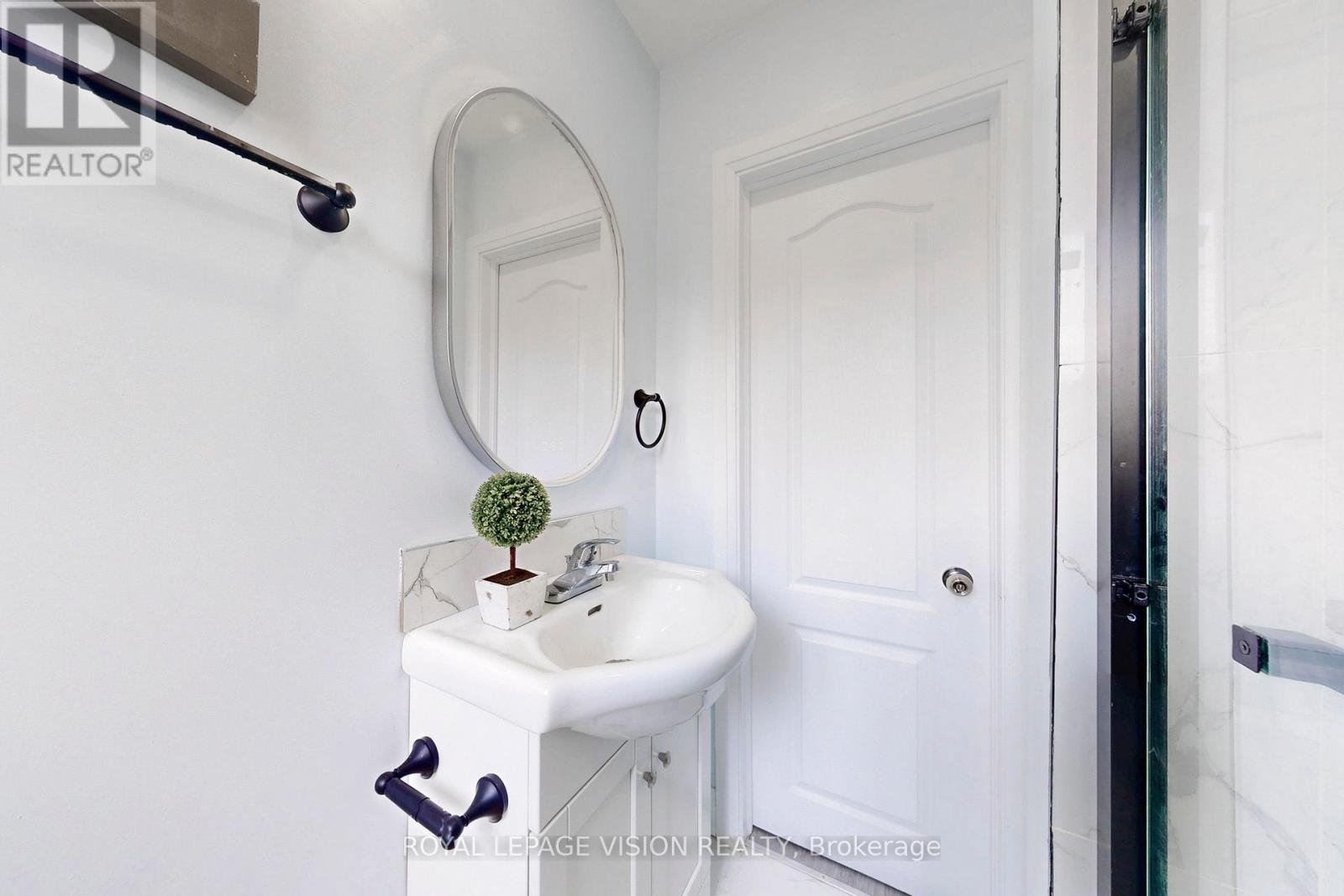 406 Marf Avenue, Mississauga (Mineola), Ontario  L5G 1T3 - Photo 22 - W12446348