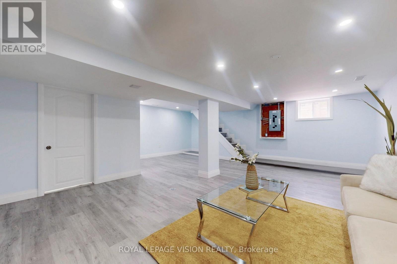 406 Marf Avenue, Mississauga (Mineola), Ontario  L5G 1T3 - Photo 33 - W12446348