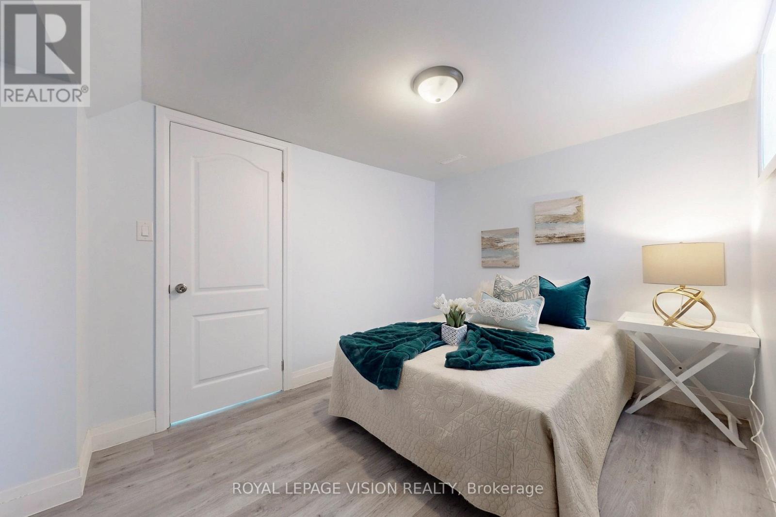 406 Marf Avenue, Mississauga (Mineola), Ontario  L5G 1T3 - Photo 38 - W12446348