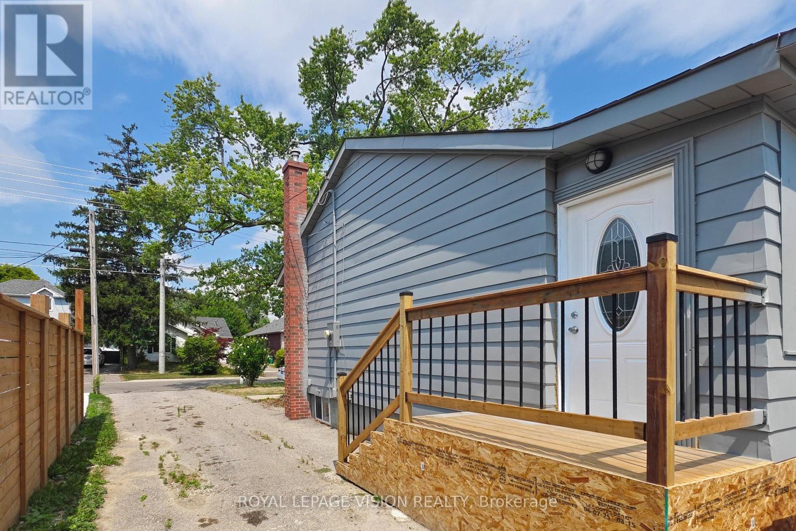 406 Marf Avenue, Mississauga (Mineola), Ontario  L5G 1T3 - Photo 44 - W12446348