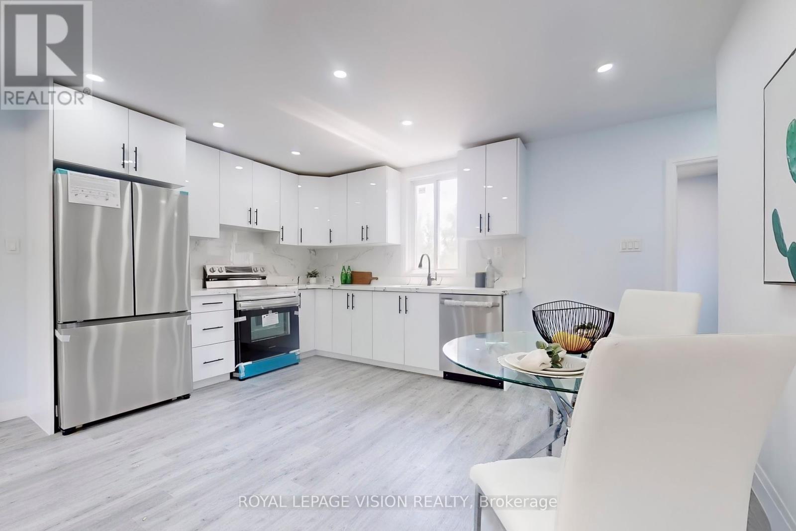 406 Marf Avenue, Mississauga (Mineola), Ontario  L5G 1T3 - Photo 8 - W12446348
