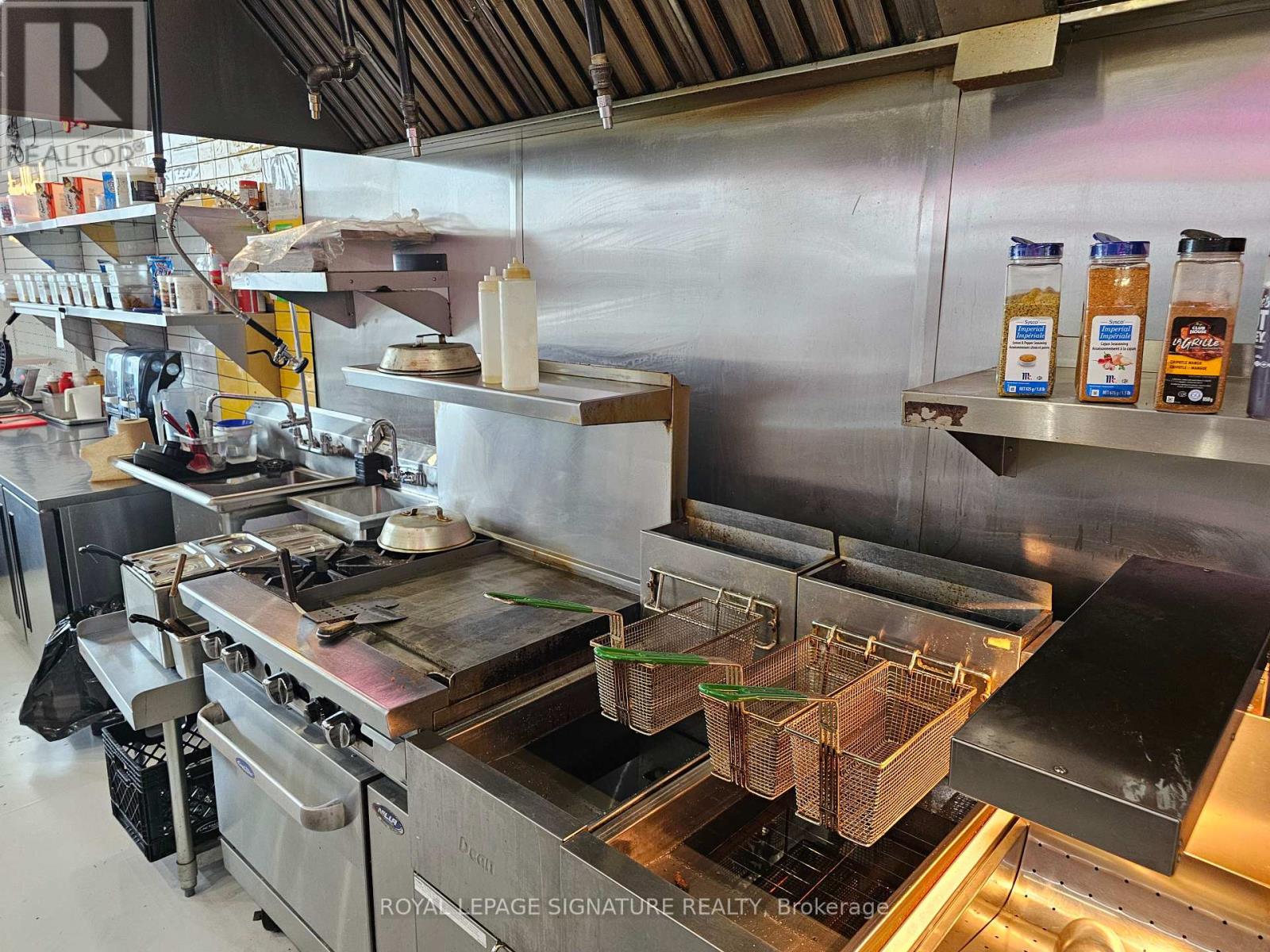 3 - 2880 Queen Street E, Brampton (Airport Road/ Highway 7 Business Centre), Ontario  L6S 6E8 - Photo 8 - W12446387