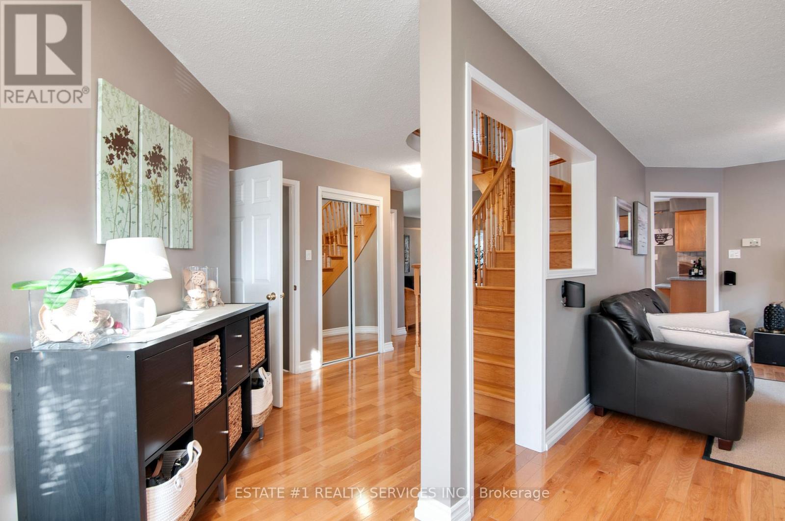102 Cresthaven Road, Brampton, Ontario  L7A 1J4 - Photo 5 - W12446394