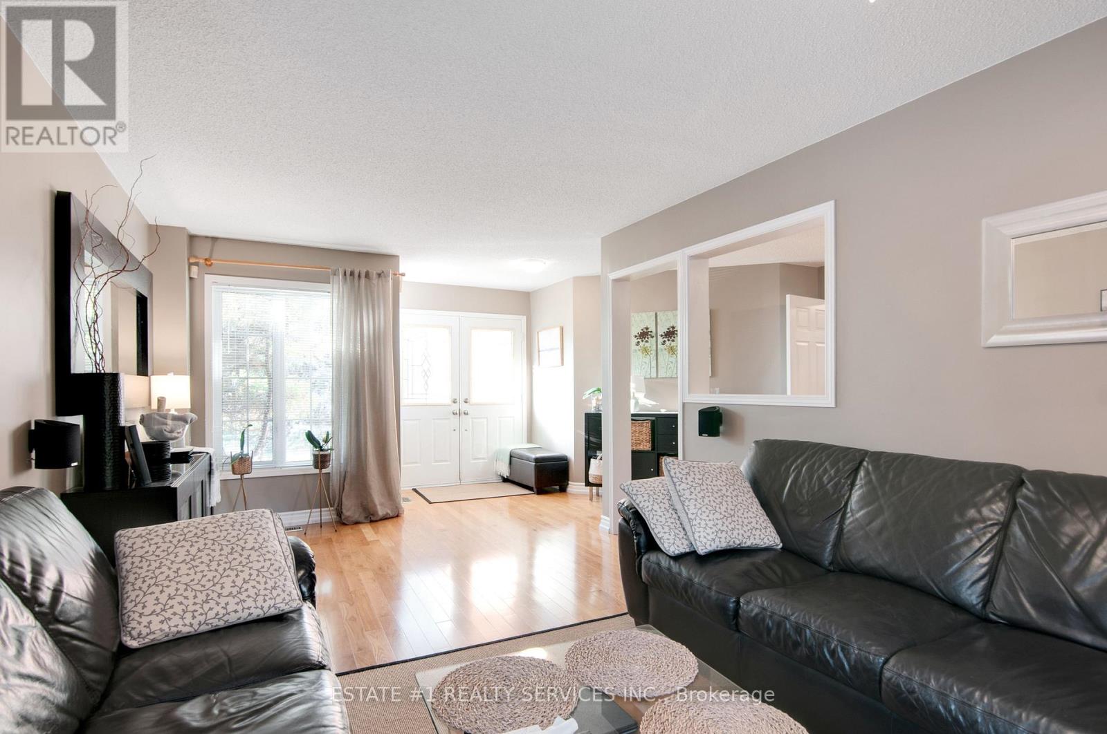 102 Cresthaven Road, Brampton, Ontario  L7A 1J4 - Photo 6 - W12446394