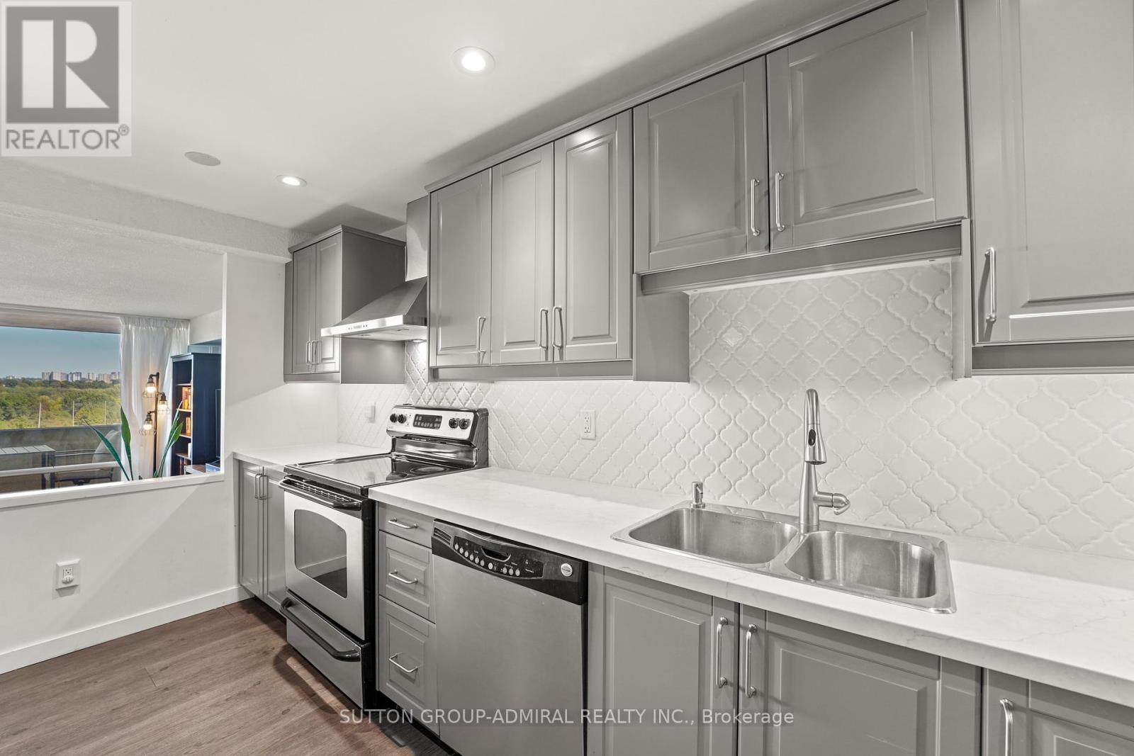 1001 - 270 Scarlett Road, Toronto, Ontario  M6N 4X7 - Photo 11 - W12446421