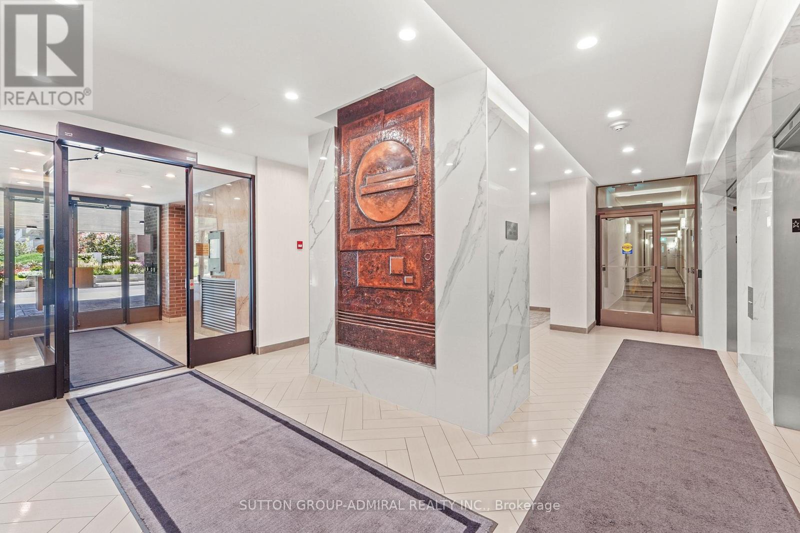 1001 - 270 Scarlett Road, Toronto, Ontario  M6N 4X7 - Photo 2 - W12446421