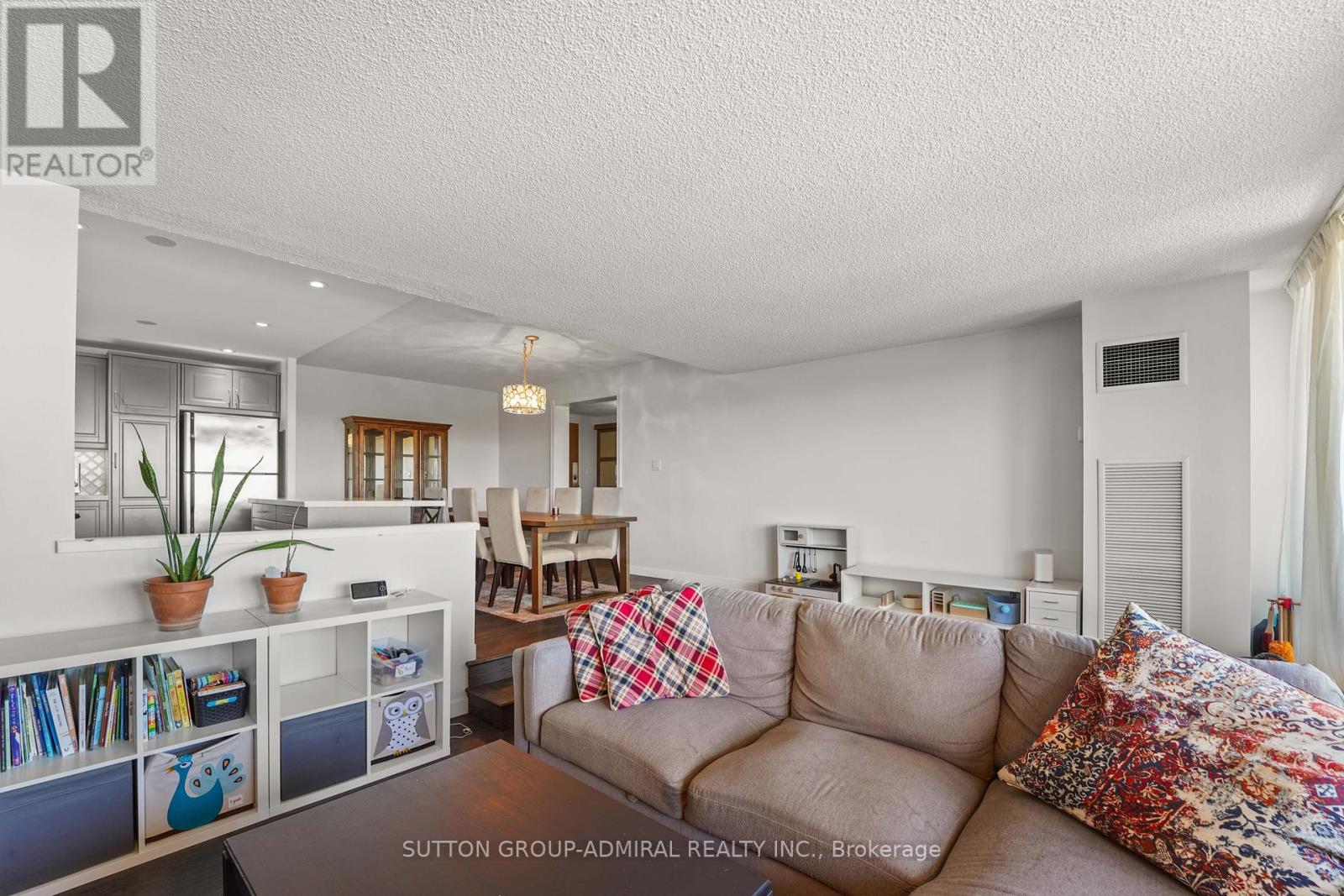 1001 - 270 Scarlett Road, Toronto, Ontario  M6N 4X7 - Photo 22 - W12446421