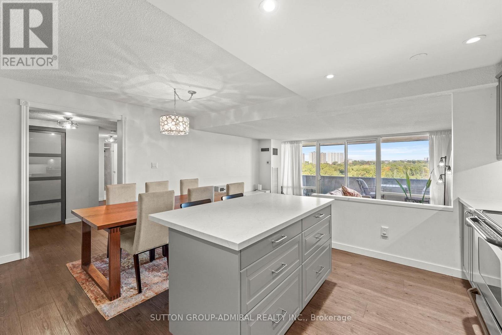 1001 - 270 Scarlett Road, Toronto, Ontario  M6N 4X7 - Photo 7 - W12446421