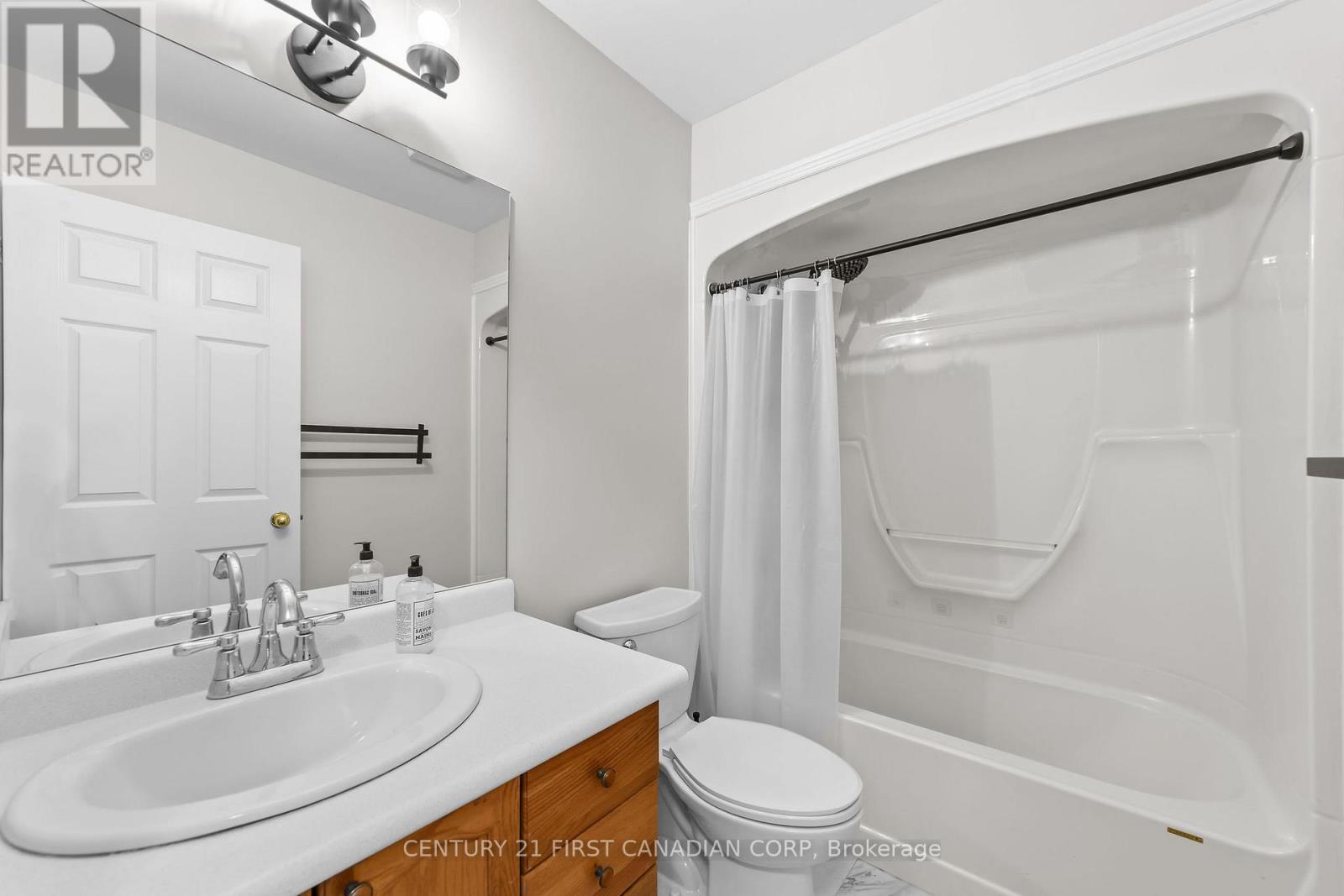 52 Stokes Road, St. Thomas, Ontario  N5R 5W7 - Photo 11 - X12446481