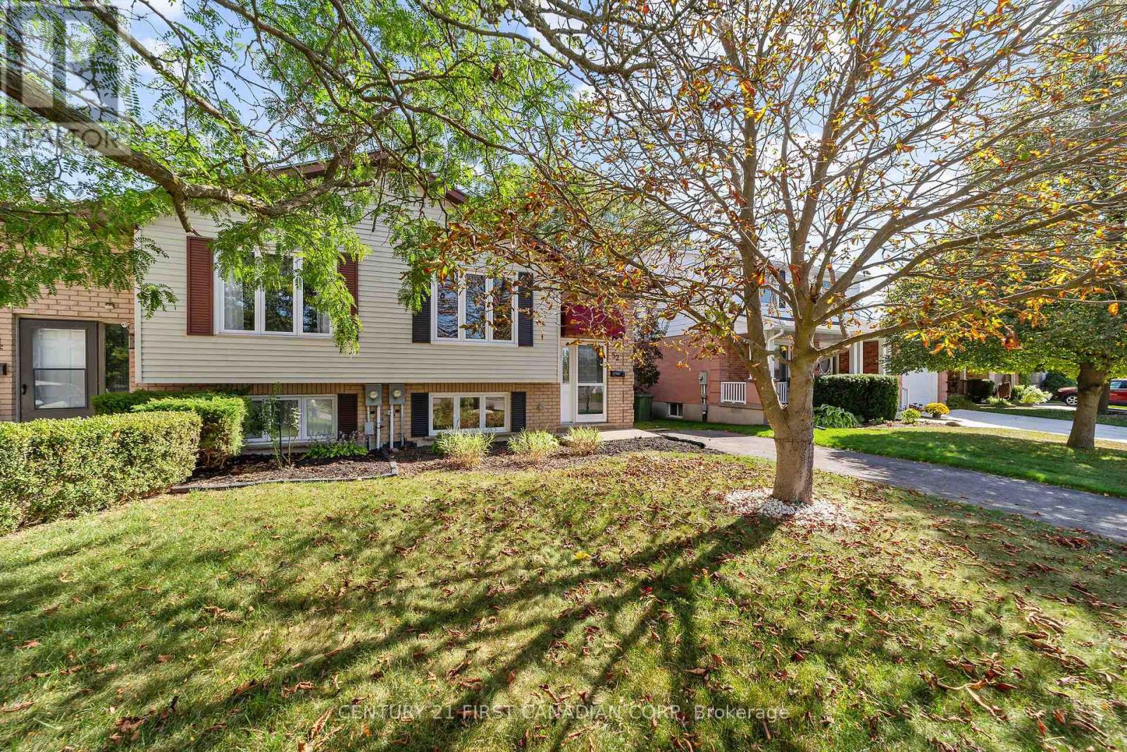 52 Stokes Road, St. Thomas, Ontario  N5R 5W7 - Photo 3 - X12446481
