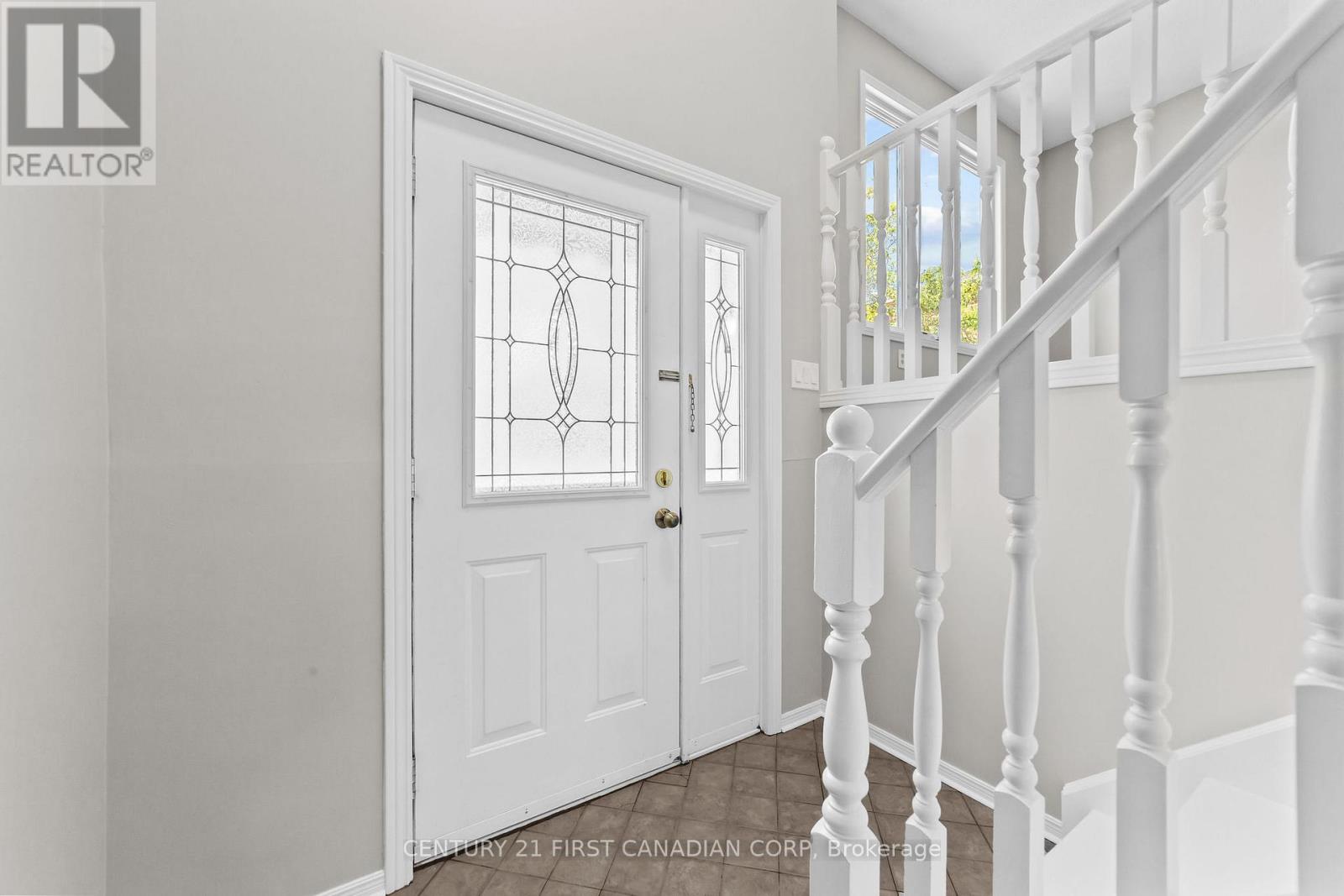 52 Stokes Road, St. Thomas, Ontario  N5R 5W7 - Photo 4 - X12446481