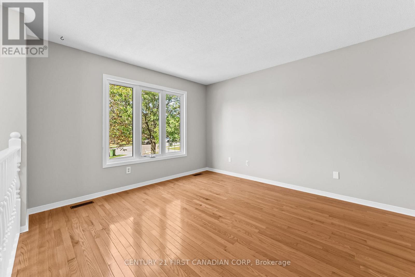 52 Stokes Road, St. Thomas, Ontario  N5R 5W7 - Photo 5 - X12446481