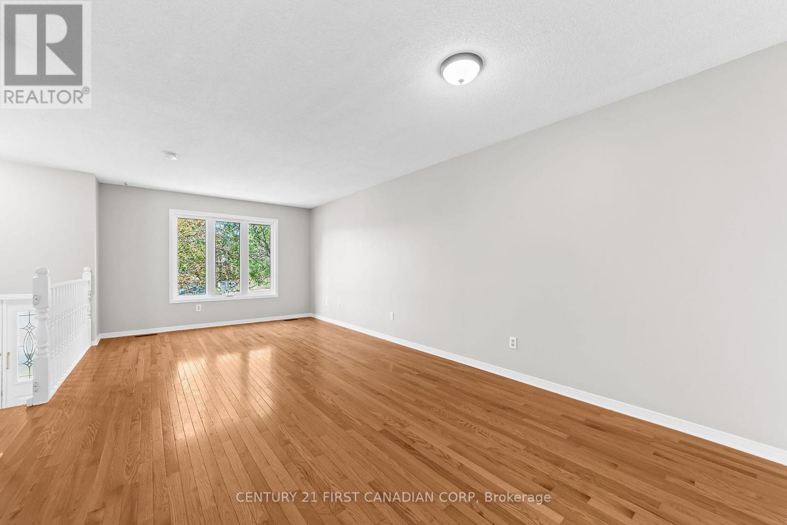 52 Stokes Road, St. Thomas, Ontario  N5R 5W7 - Photo 7 - X12446481