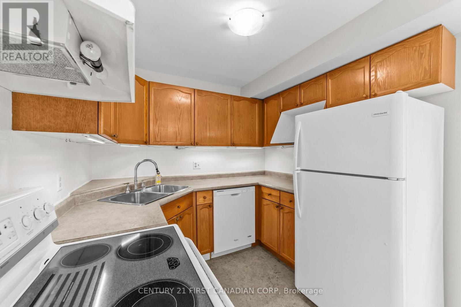52 Stokes Road, St. Thomas, Ontario  N5R 5W7 - Photo 9 - X12446481