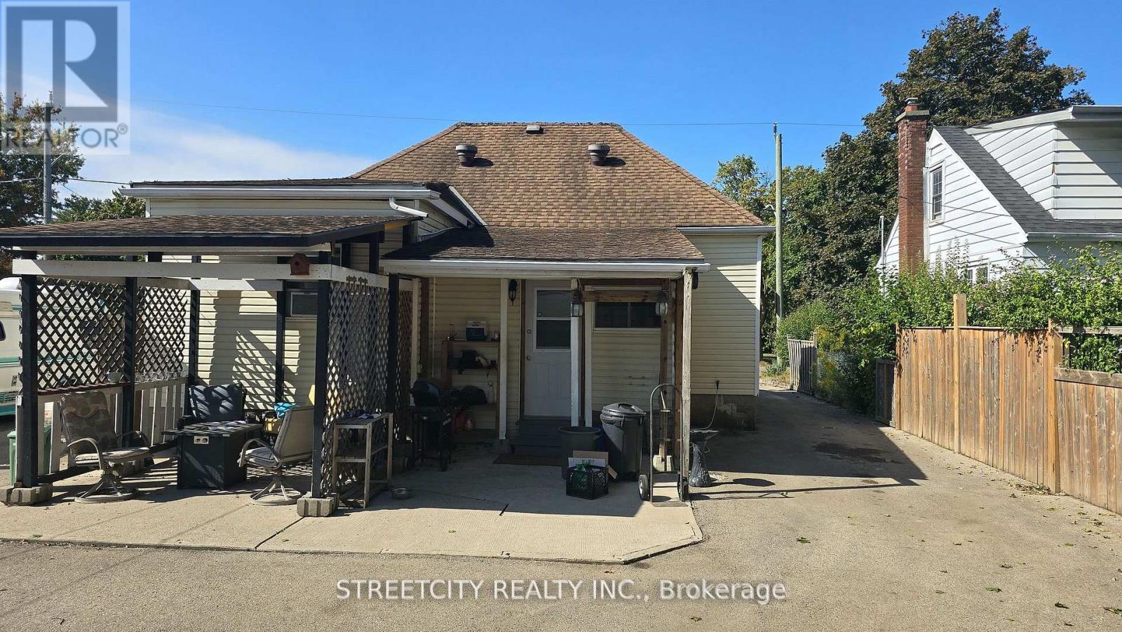 244 Vancouver Street, London East (East H), Ontario  N5W 4R8 - Photo 11 - X12446514