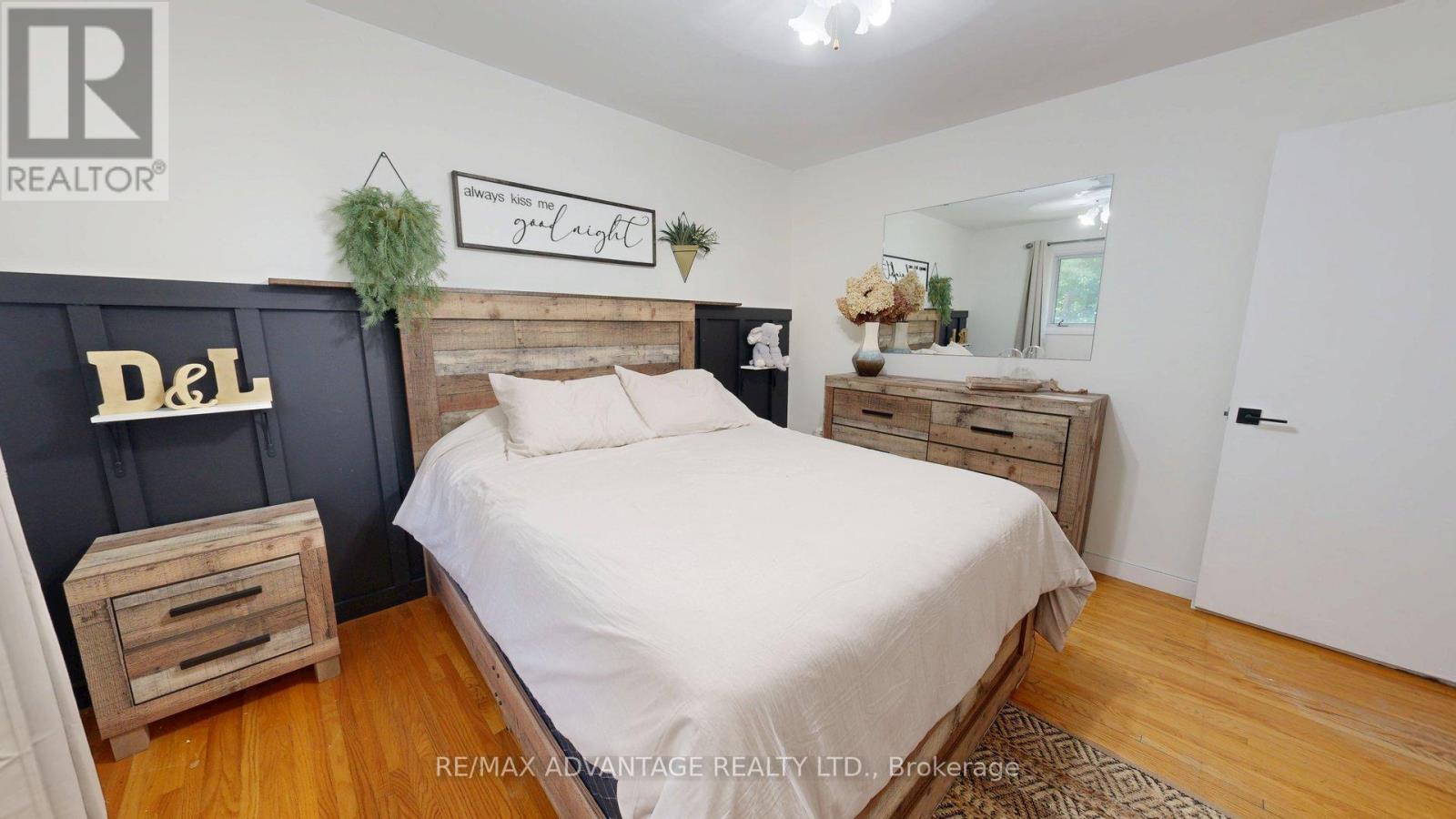 144 Antrim Crescent, London South (South Y), Ontario  N6E 1G8 - Photo 14 - X12446524