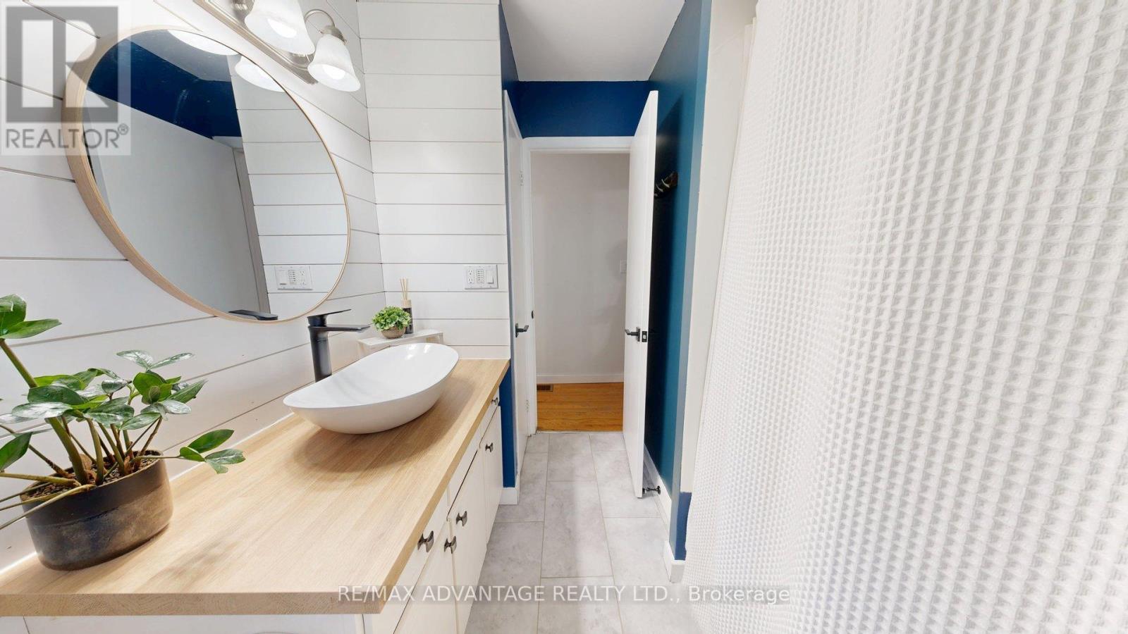 144 Antrim Crescent, London South (South Y), Ontario  N6E 1G8 - Photo 19 - X12446524