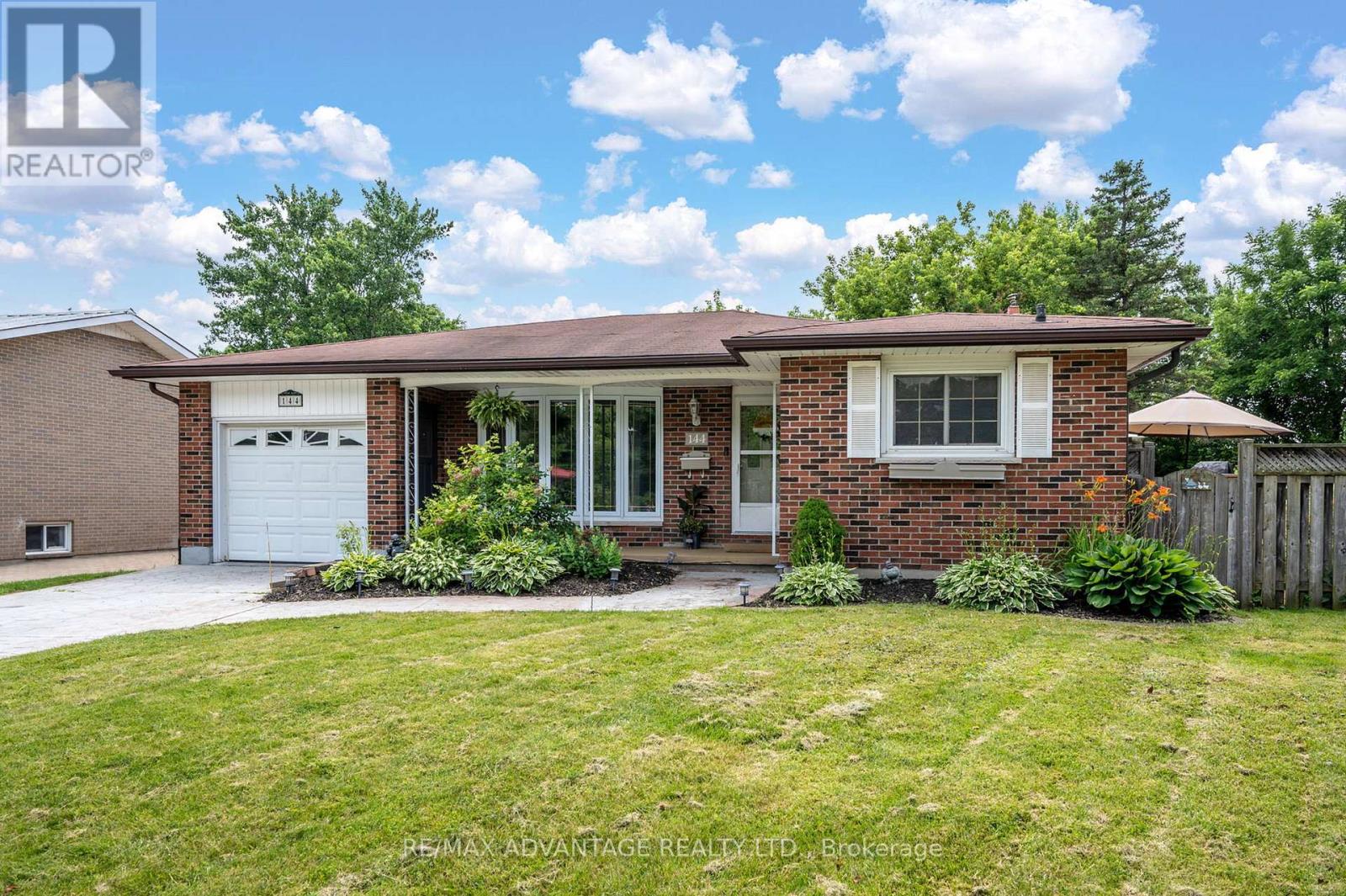 144 Antrim Crescent, London South (South Y), Ontario  N6E 1G8 - Photo 2 - X12446524