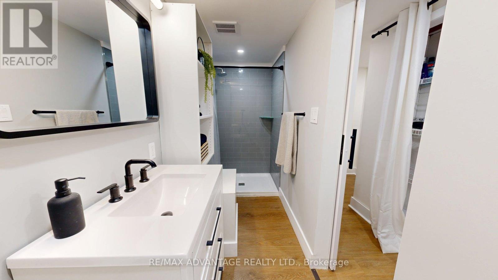 144 Antrim Crescent, London South (South Y), Ontario  N6E 1G8 - Photo 24 - X12446524