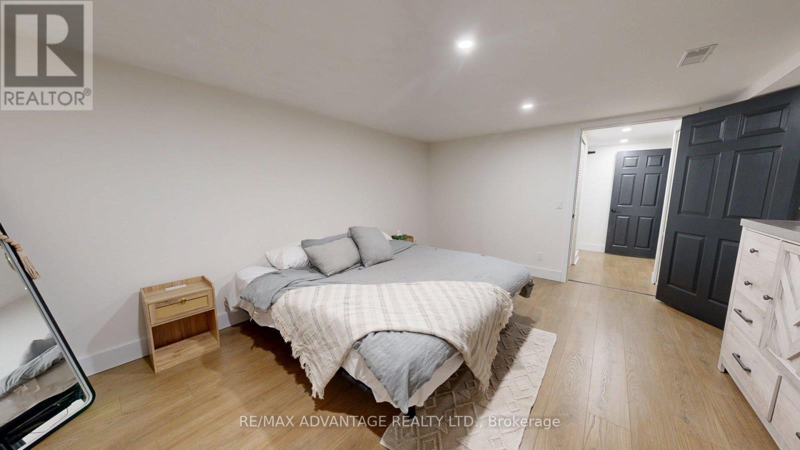 144 Antrim Crescent, London South (South Y), Ontario  N6E 1G8 - Photo 26 - X12446524