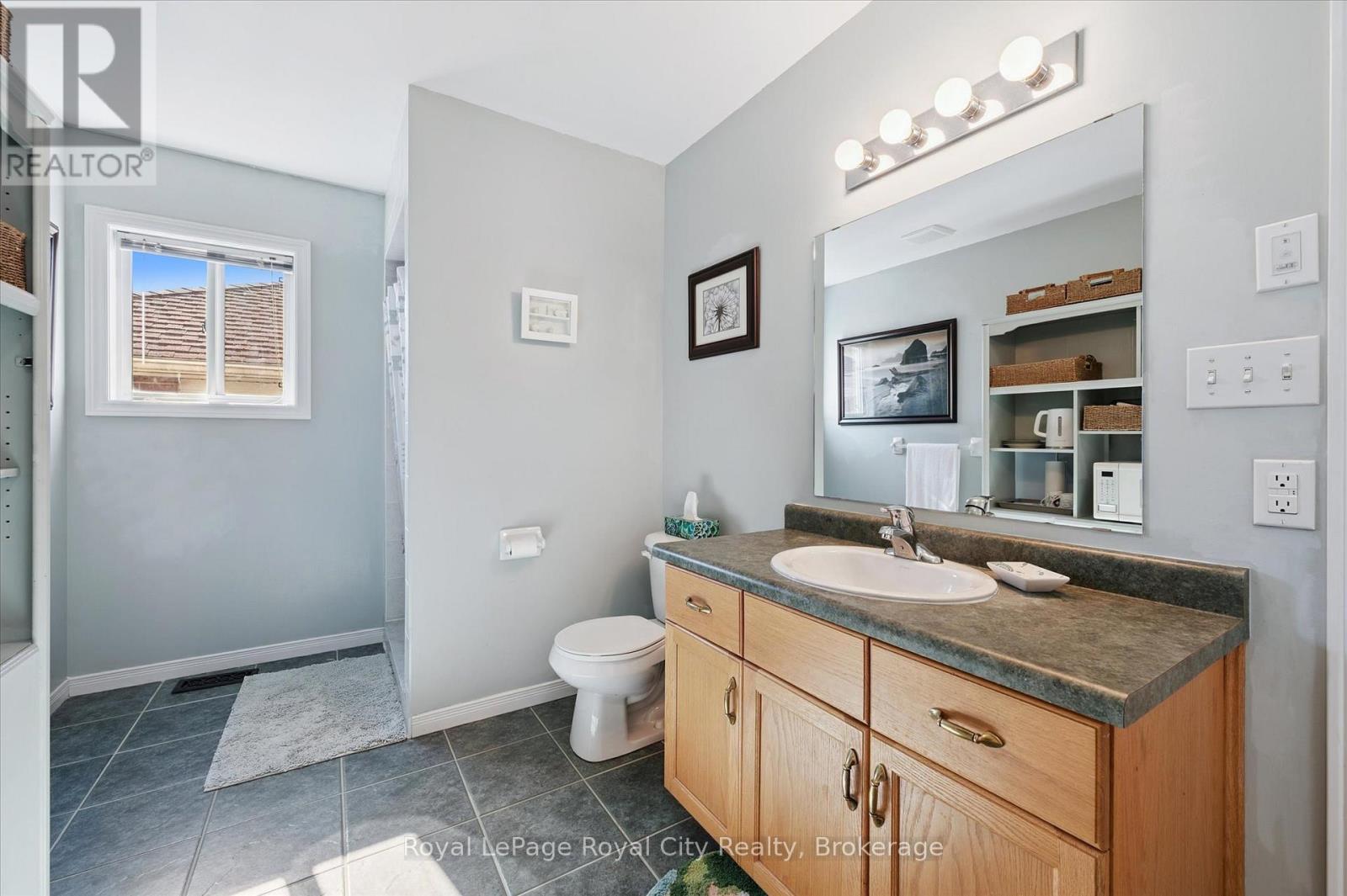 37 Shackleton Drive, Guelph, Ontario  N1E 7L3 - Photo 12 - X12446519