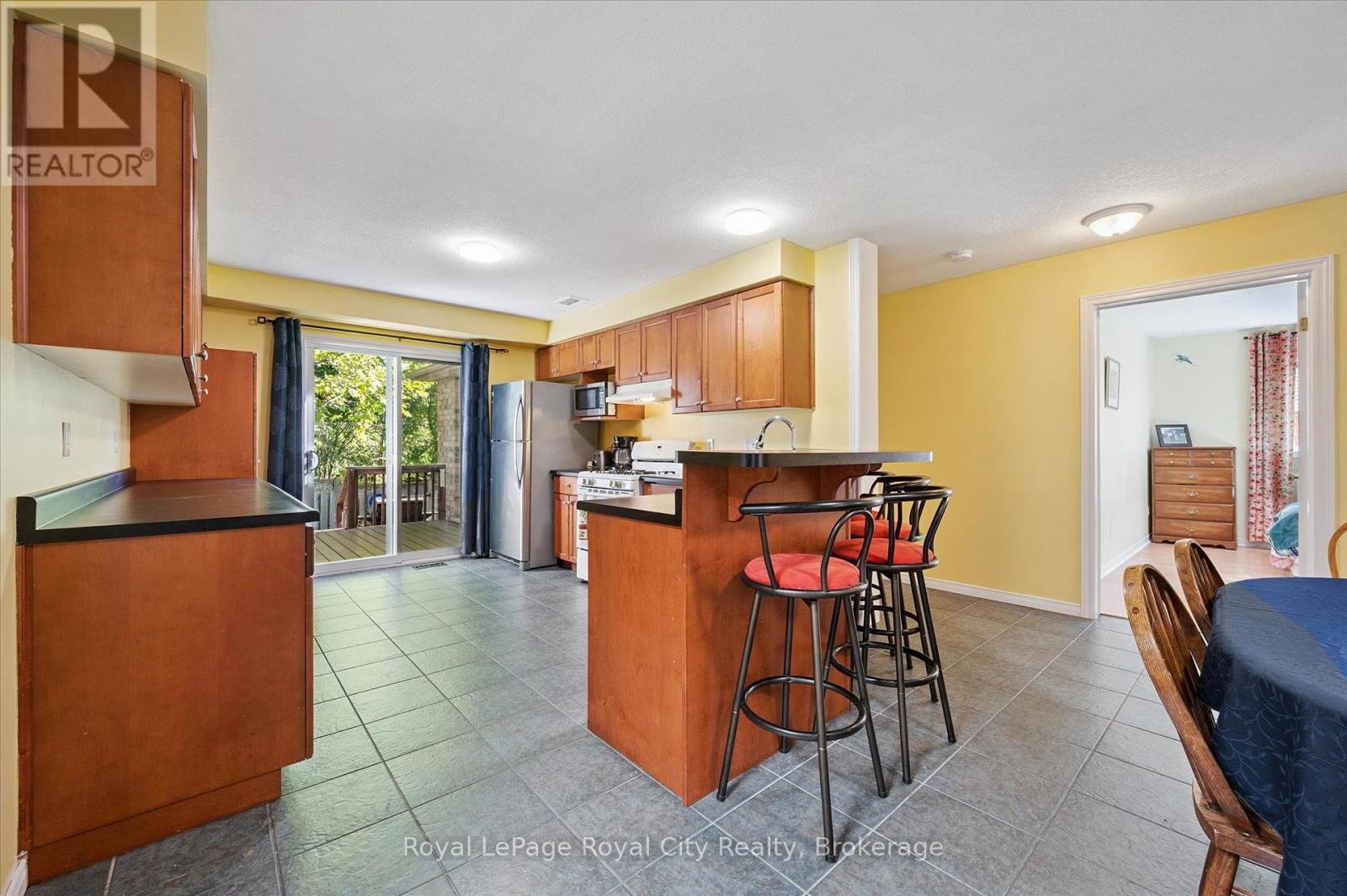 37 Shackleton Drive, Guelph, Ontario  N1E 7L3 - Photo 6 - X12446519