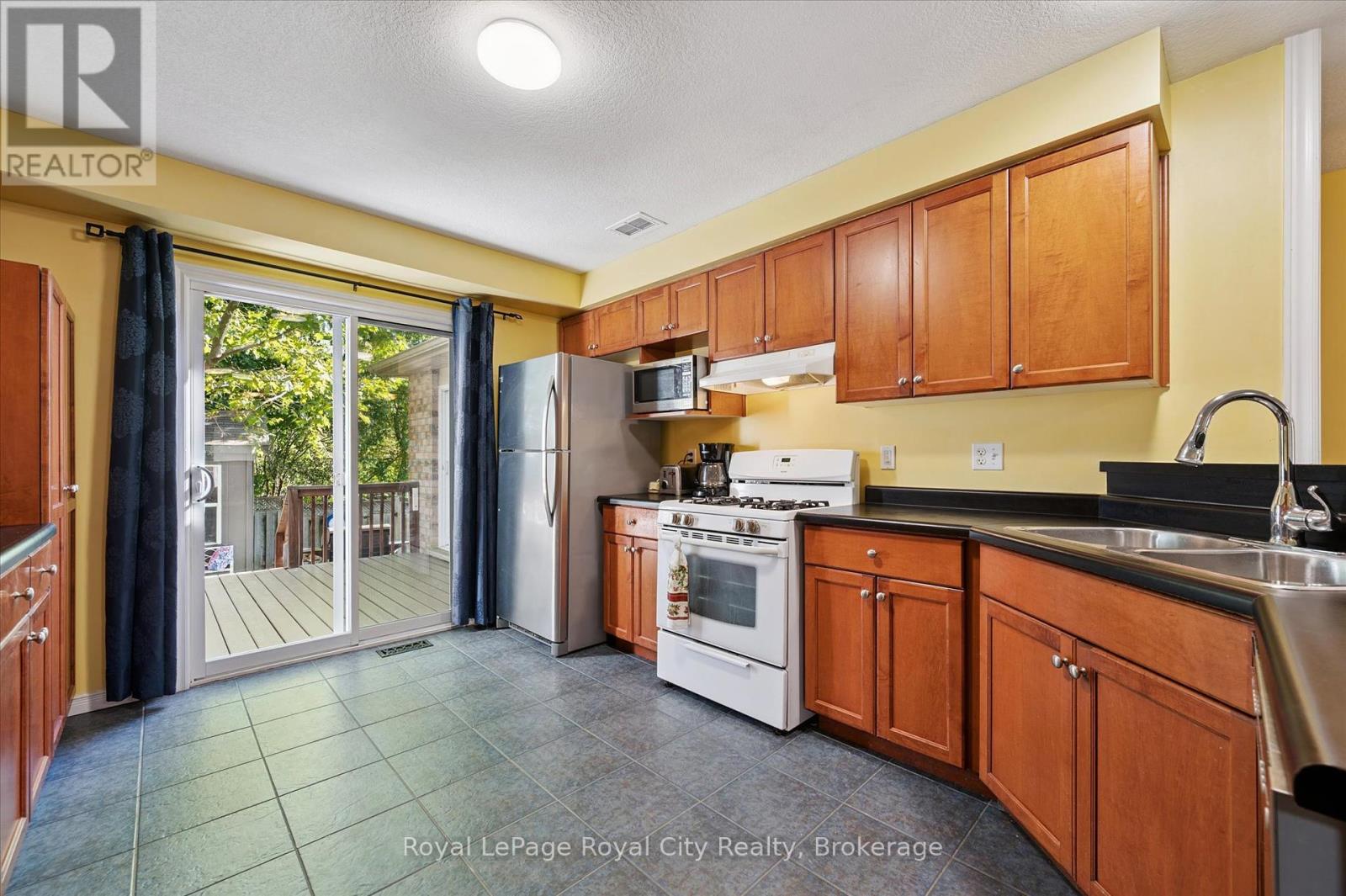 37 Shackleton Drive, Guelph, Ontario  N1E 7L3 - Photo 8 - X12446519