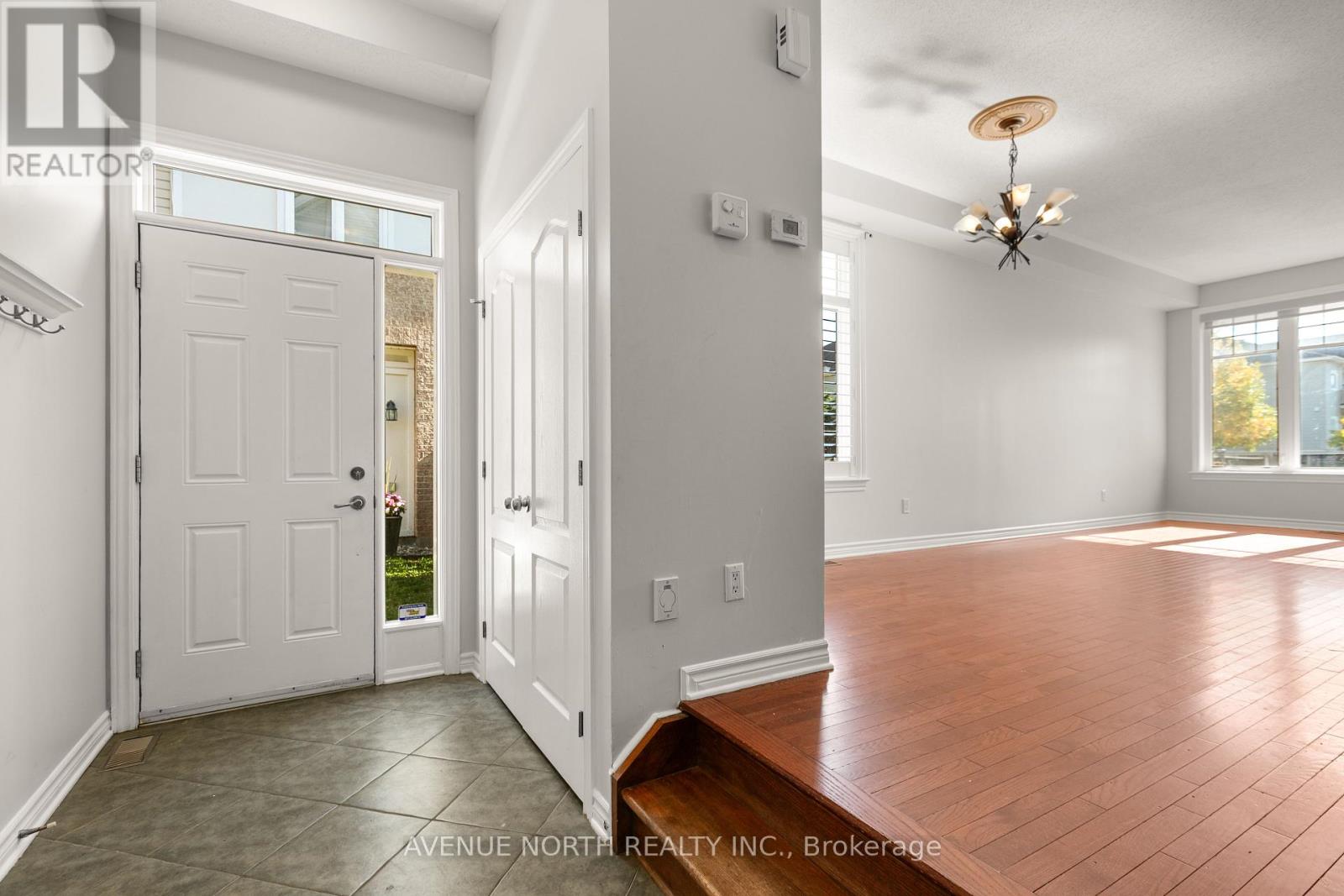 108 Hillman Marsh Way, Ottawa, Ontario  K1T 0B1 - Photo 10 - X12446462