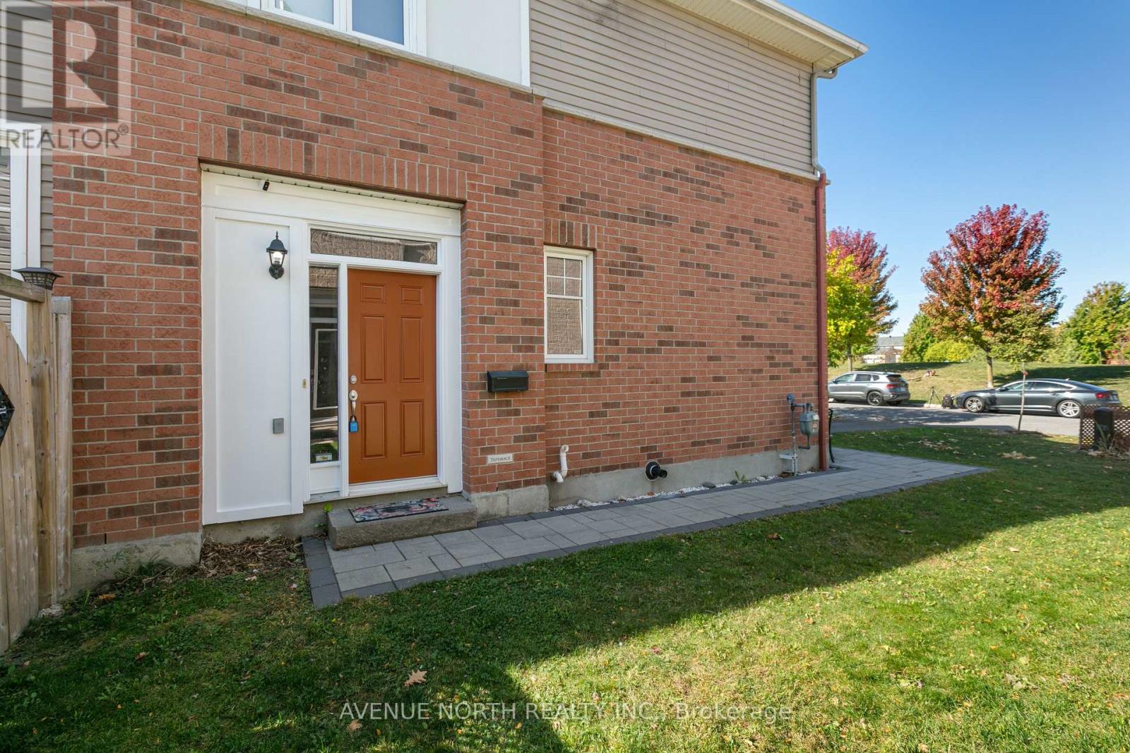 108 Hillman Marsh Way, Ottawa, Ontario  K1T 0B1 - Photo 9 - X12446462