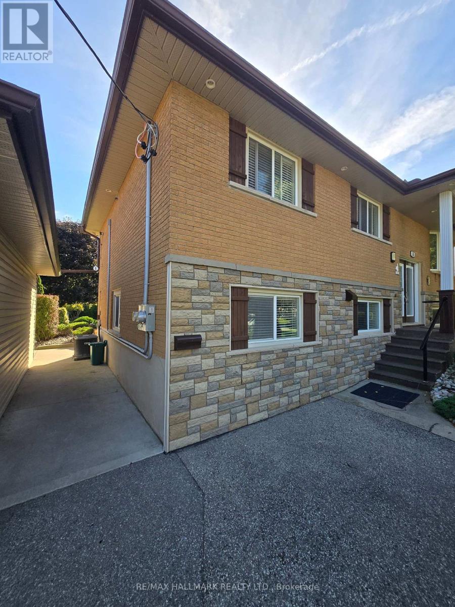 101 - 18 Summerside Crescent, Cambridge, Ontario  N1R 5S2 - Photo 2 - X12446350