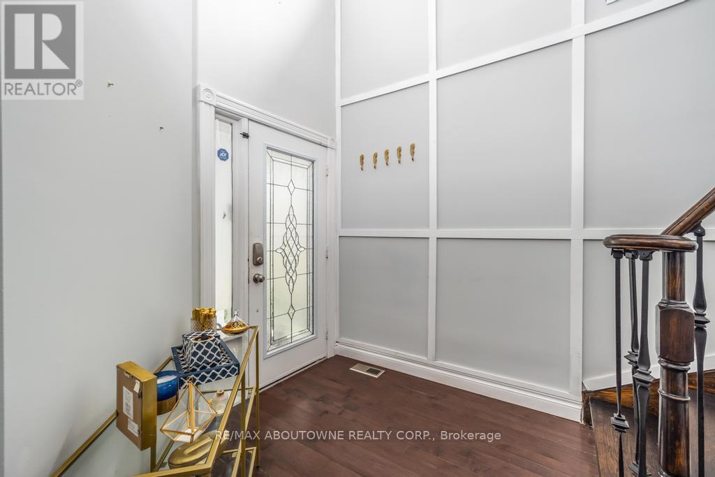 14 Sable Drive, Hamilton (Meadowlands), Ontario  L9K 1K9 - Photo 9 - X12446374