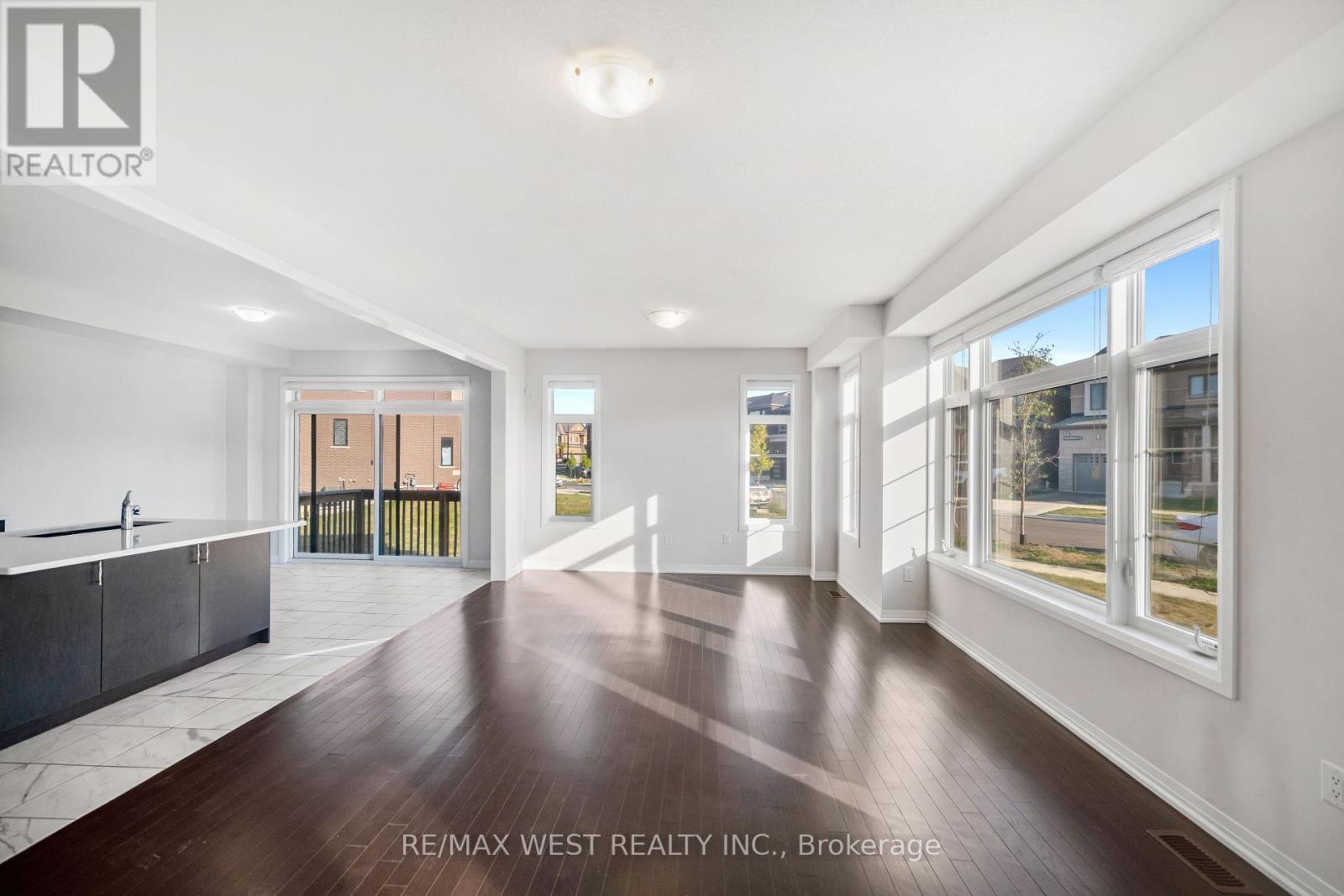 297 Bismark Drive, Cambridge, Ontario  N1S 0C6 - Photo 4 - X12446391